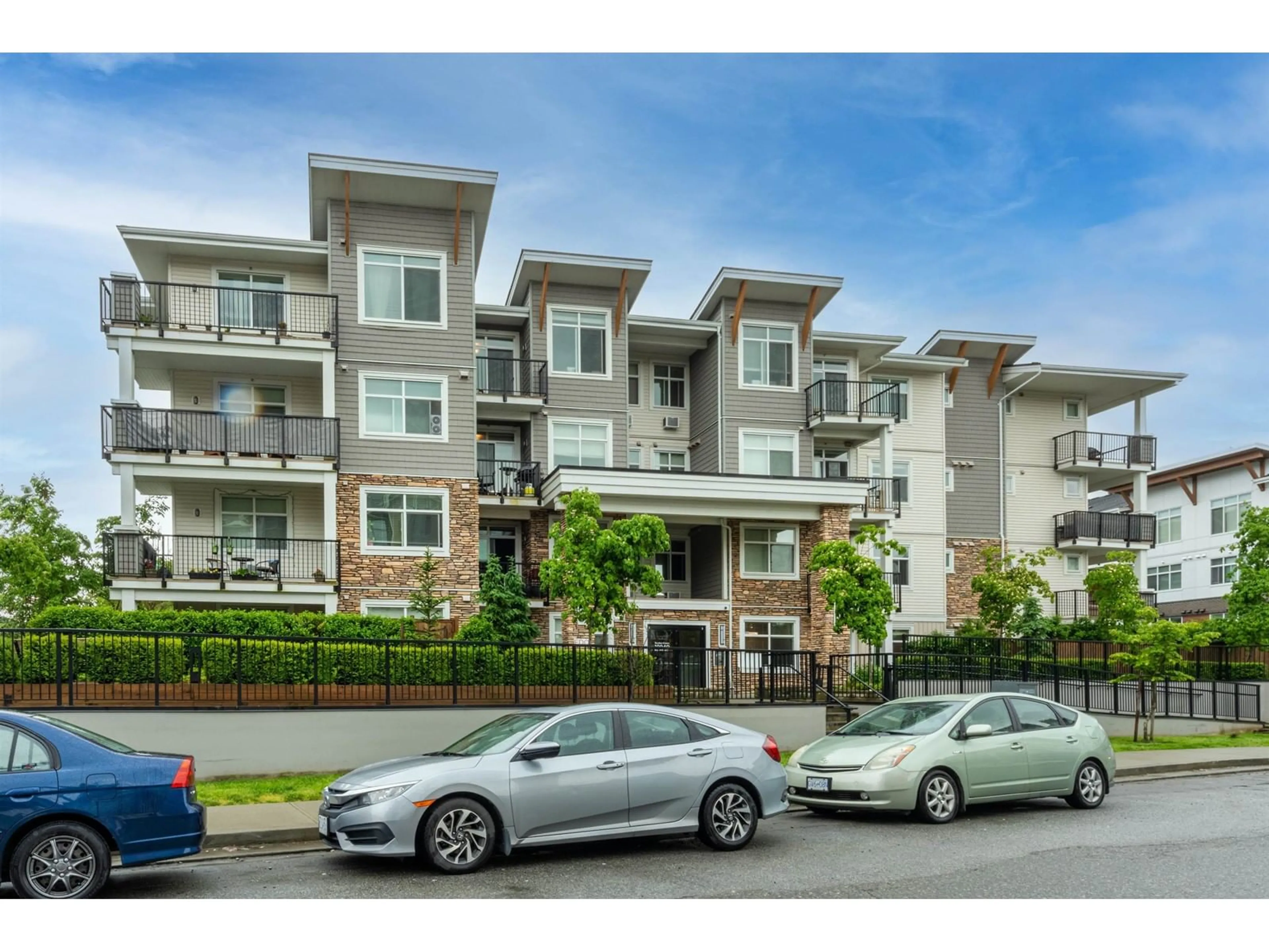 A pic from outside/outdoor area/front of a property/back of a property/a pic from drone, street for 112 - 19940 BRYDON, Langley British Columbia V3A0K8