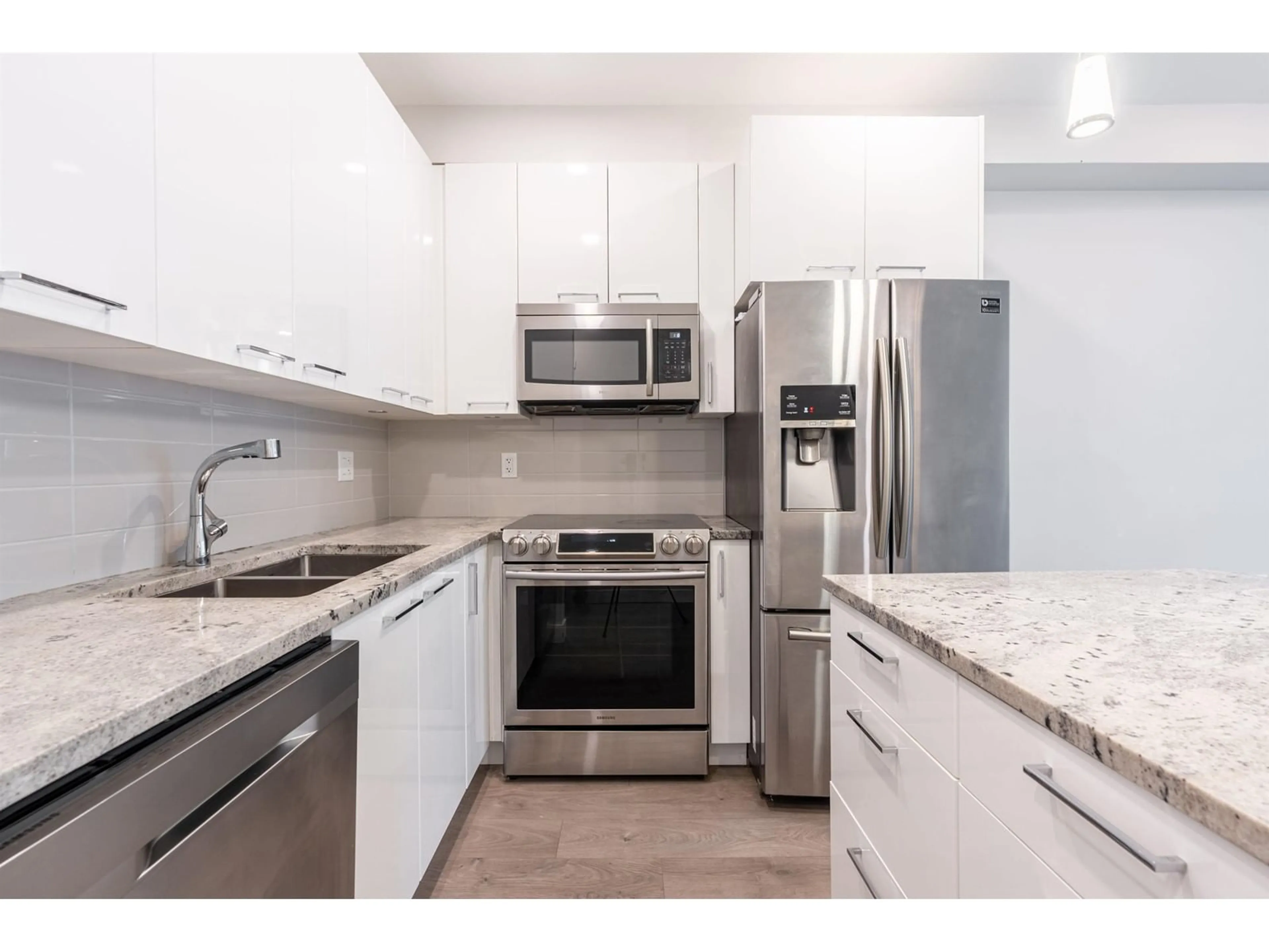 Standard kitchen, ceramic/tile floor for 112 - 19940 BRYDON, Langley British Columbia V3A0K8