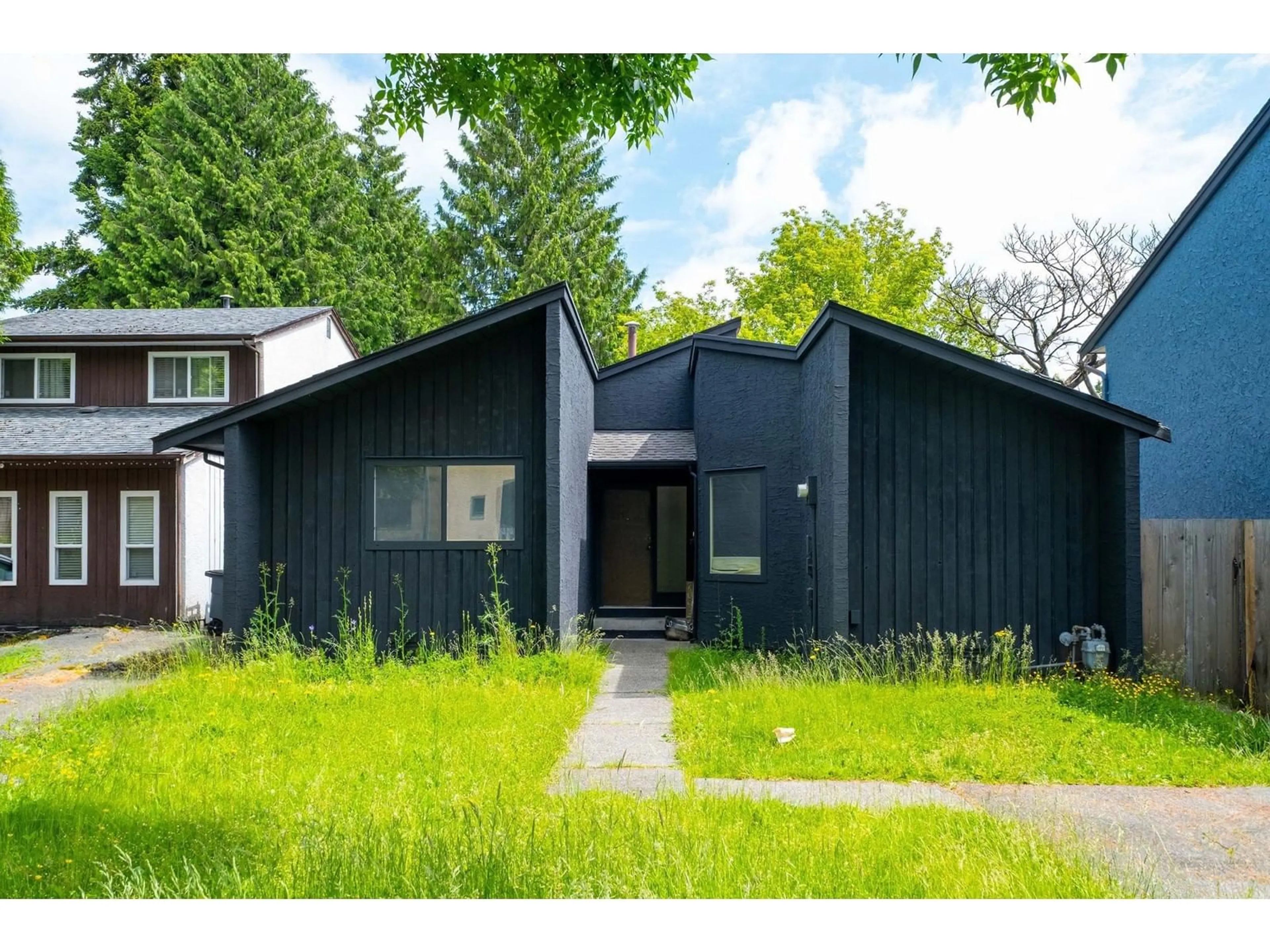 Home with vinyl exterior material, street for 7092 129A, Surrey British Columbia V3W6T3