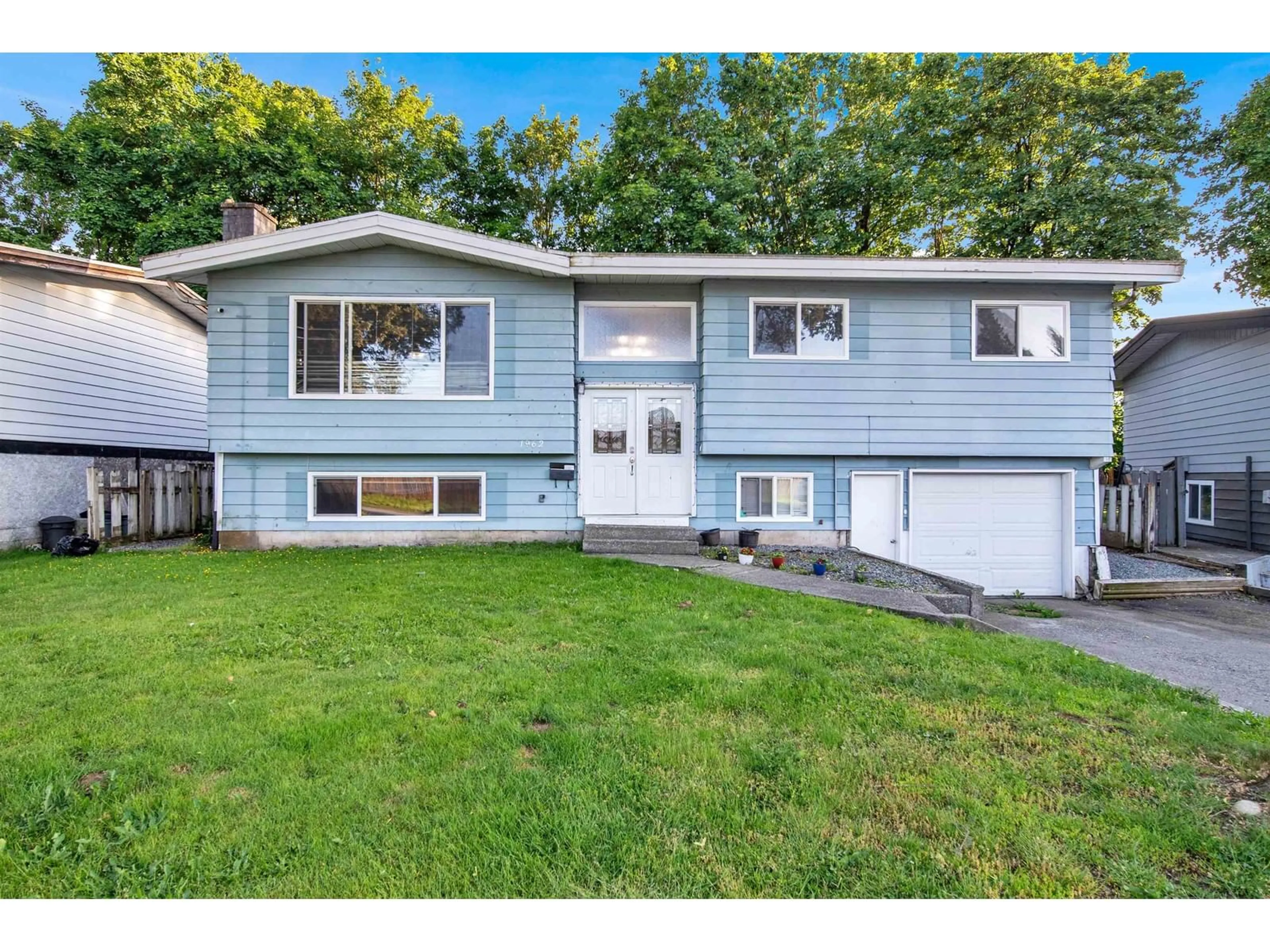 Home with vinyl exterior material, street for 1962 CATALINA, Abbotsford British Columbia V2T3W1
