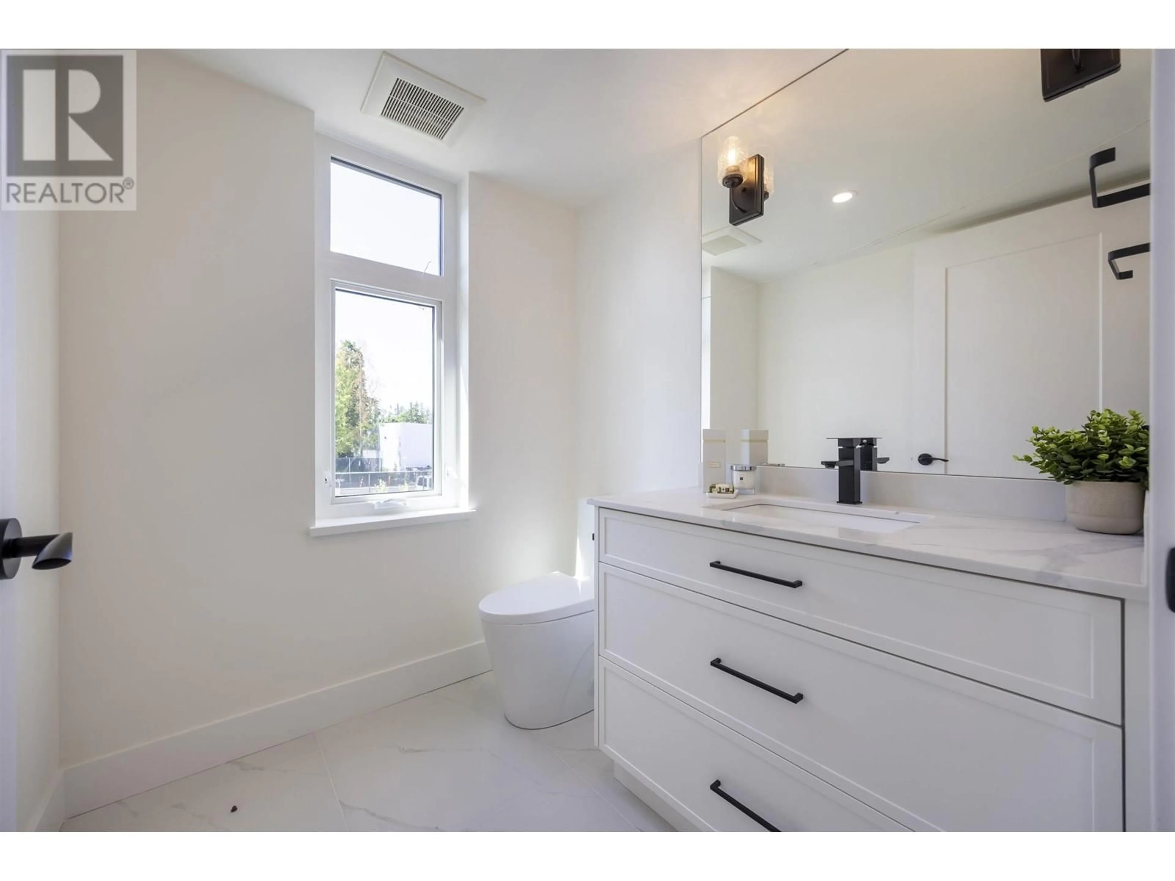 Contemporary bathroom, ceramic/tile floor for 23962 120B AVENUE, Maple Ridge British Columbia V4R2T7