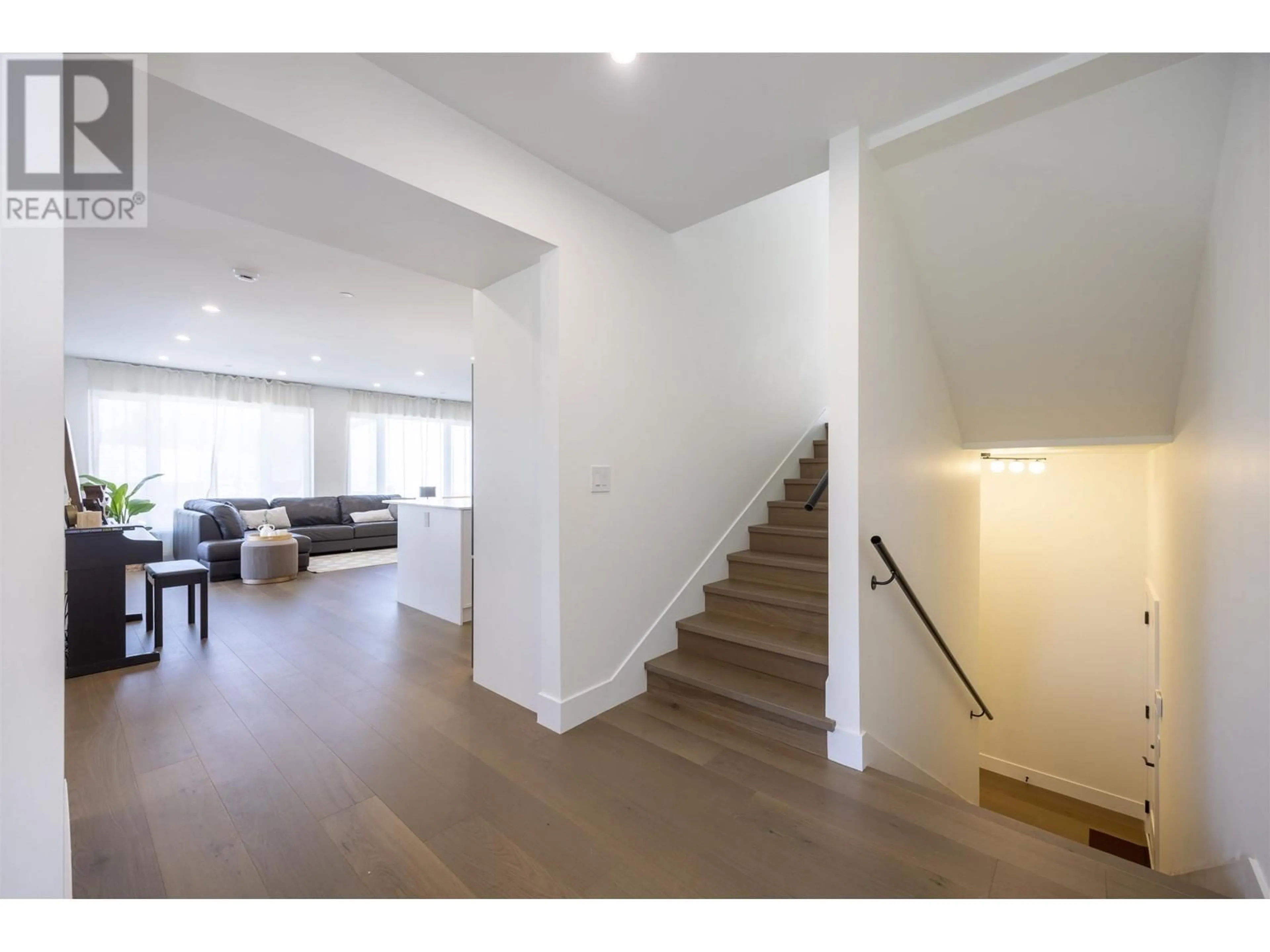 Indoor foyer for 23962 120B AVENUE, Maple Ridge British Columbia V4R2T7