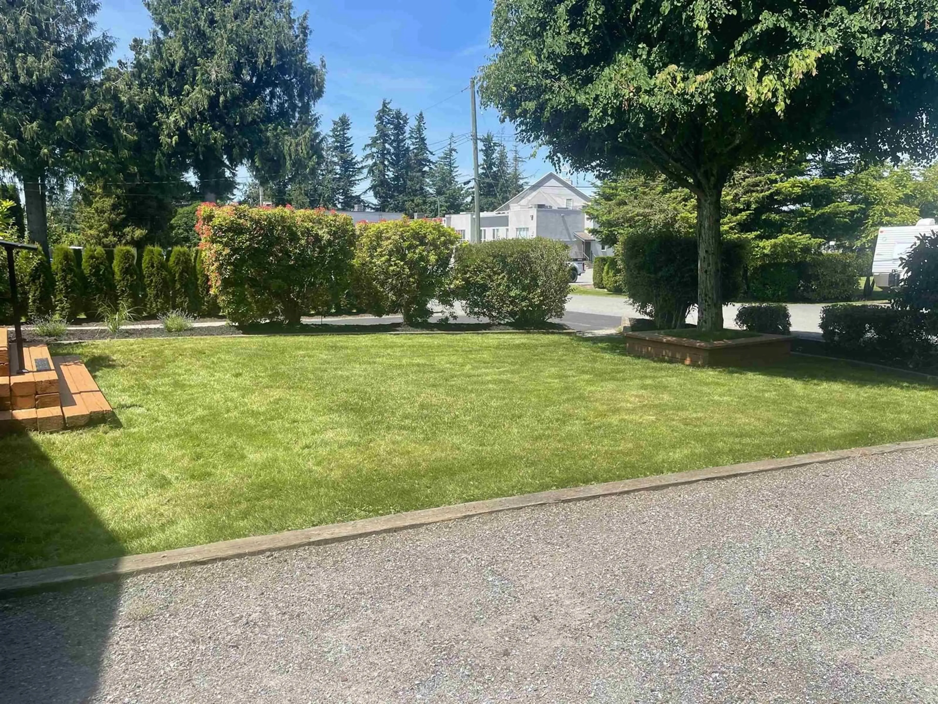 A pic from outside/outdoor area/front of a property/back of a property/a pic from drone, street for 32468 MONTGOMERY, Abbotsford British Columbia V2T6A3