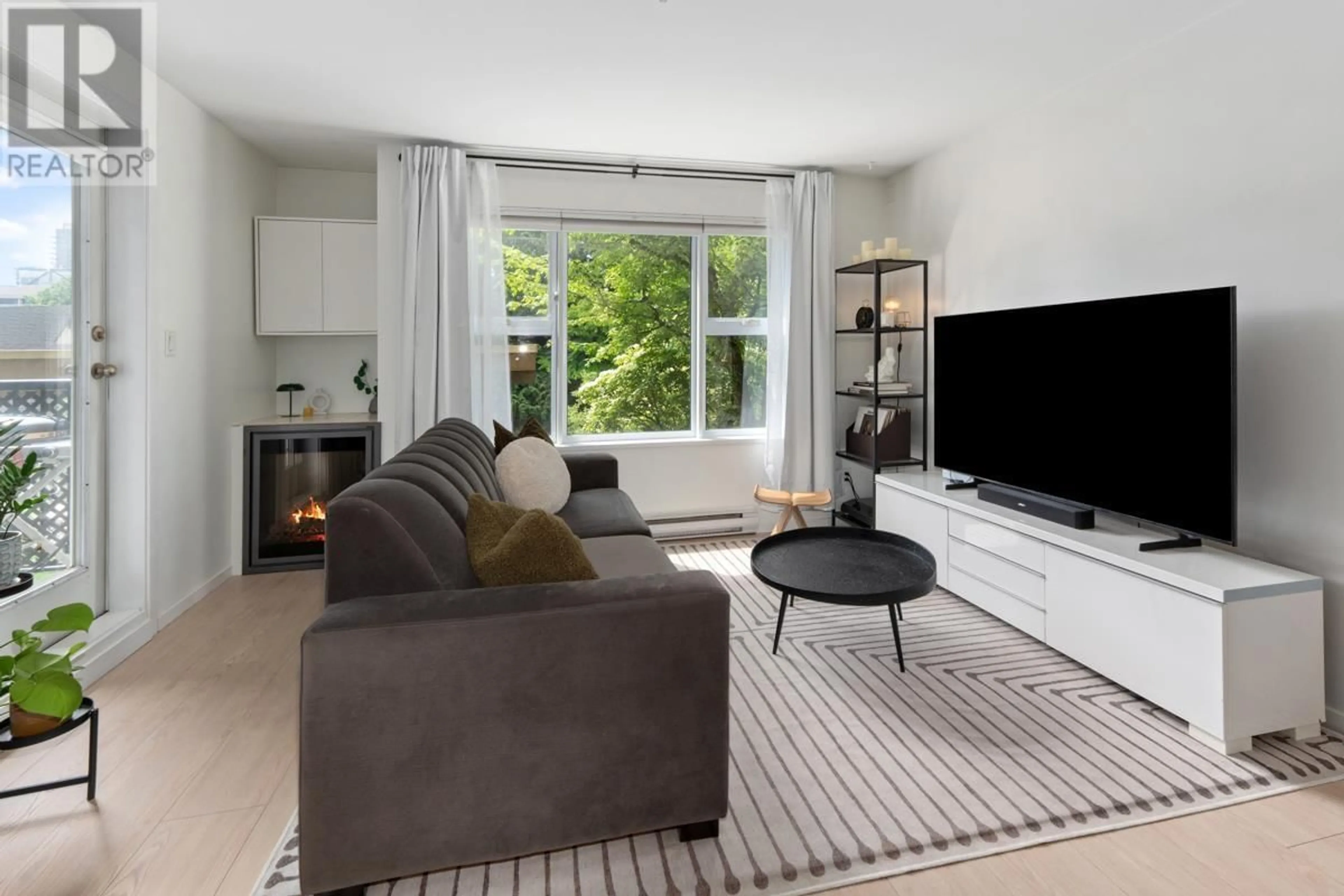 Living room with furniture, unknown for 316 - 315 KNOX STREET, New Westminster British Columbia V3L0B5