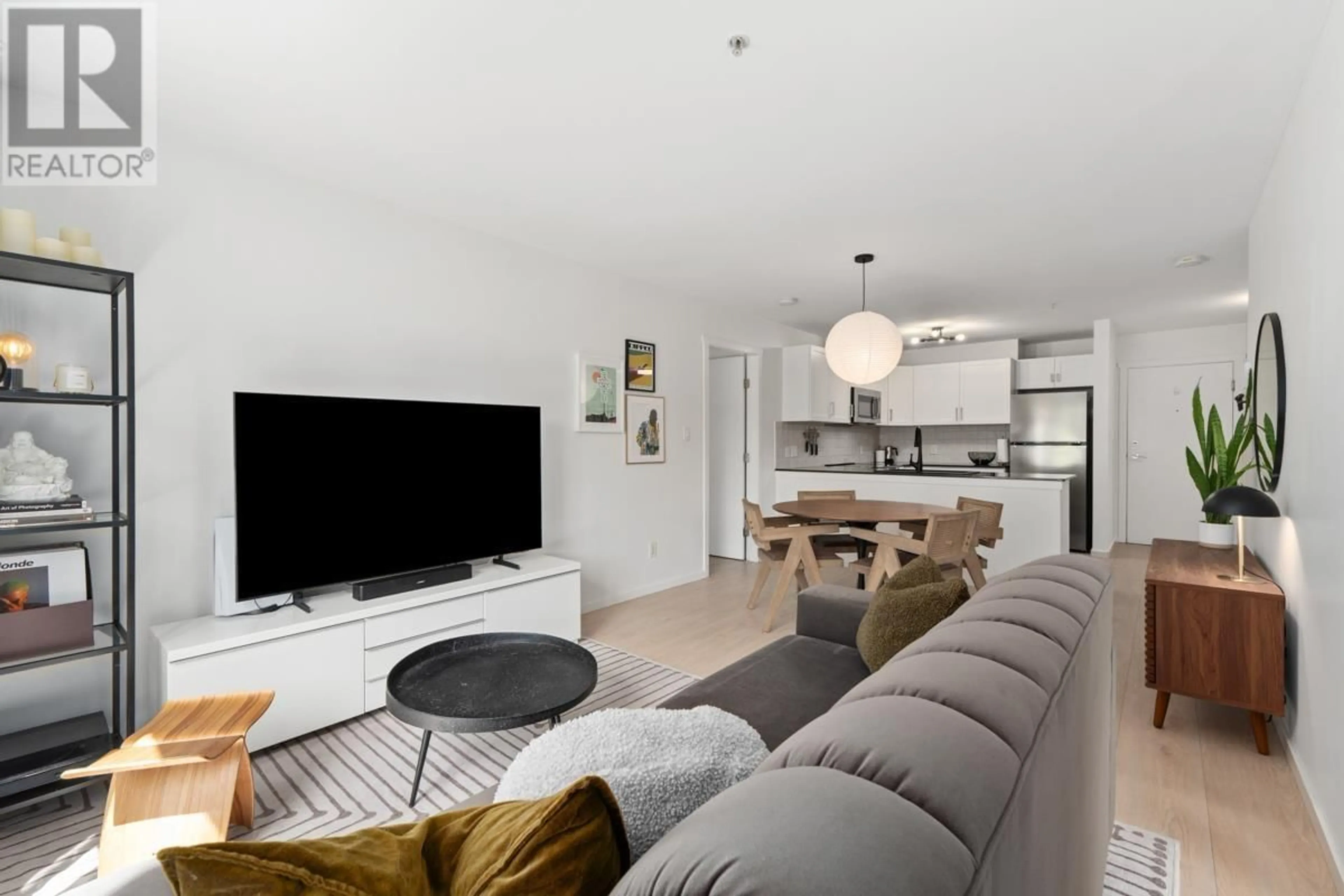 Living room with furniture, unknown for 316 - 315 KNOX STREET, New Westminster British Columbia V3L0B5