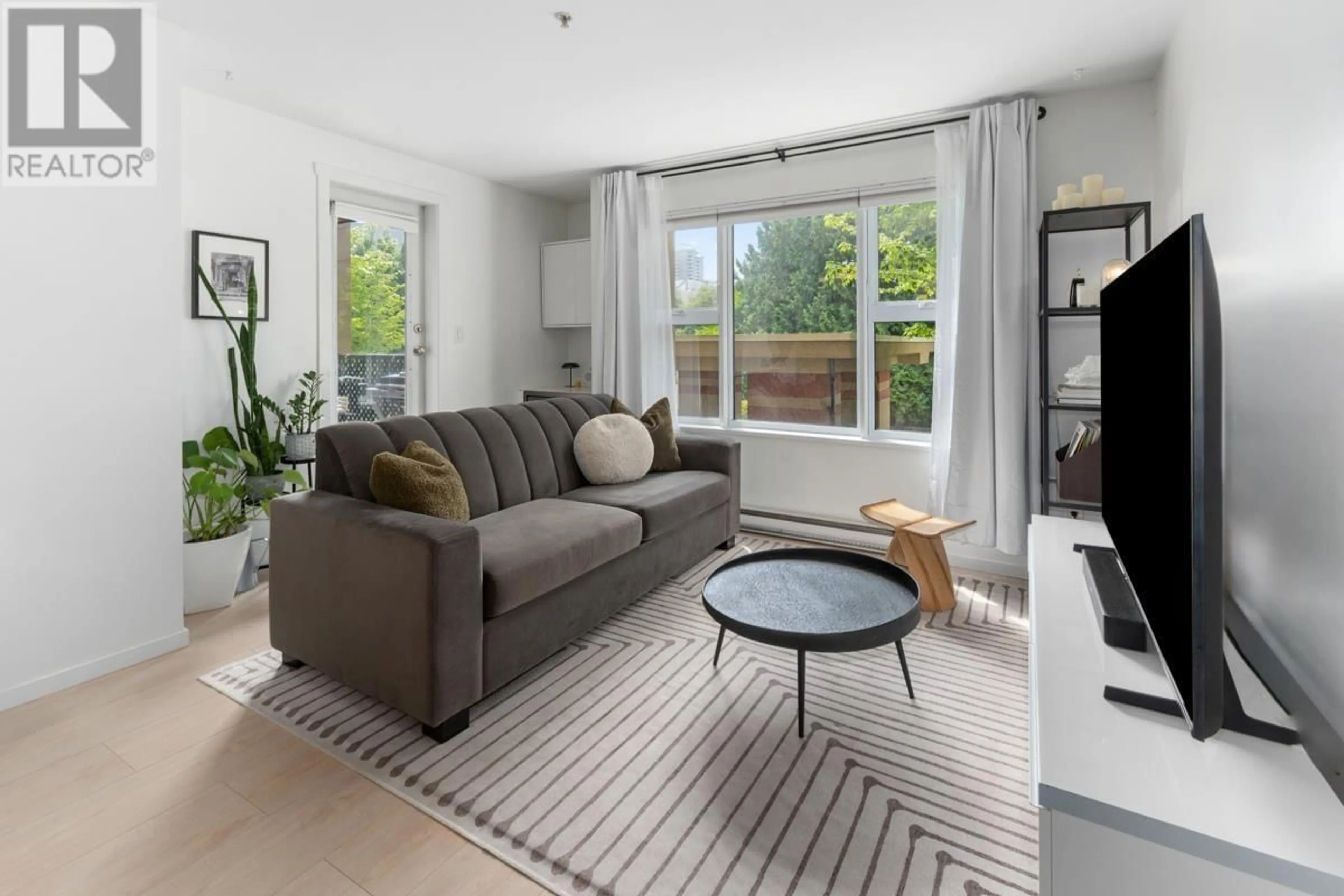 Living room with furniture, unknown for 316 - 315 KNOX STREET, New Westminster British Columbia V3L0B5