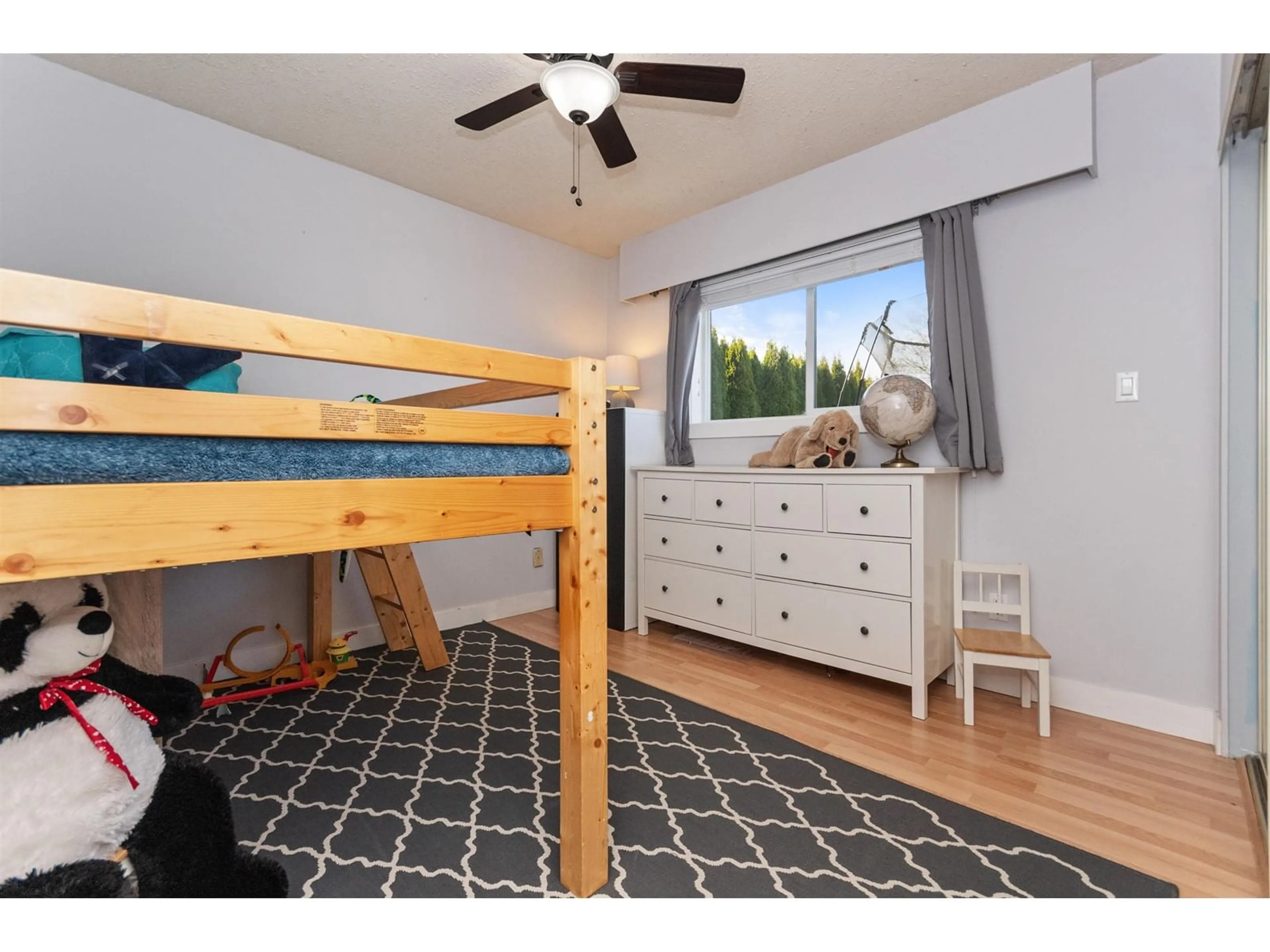 Bedroom with bed, wood/laminate floor for 7275 PRASMOUNT PLACE, Agassiz British Columbia V0M1A0