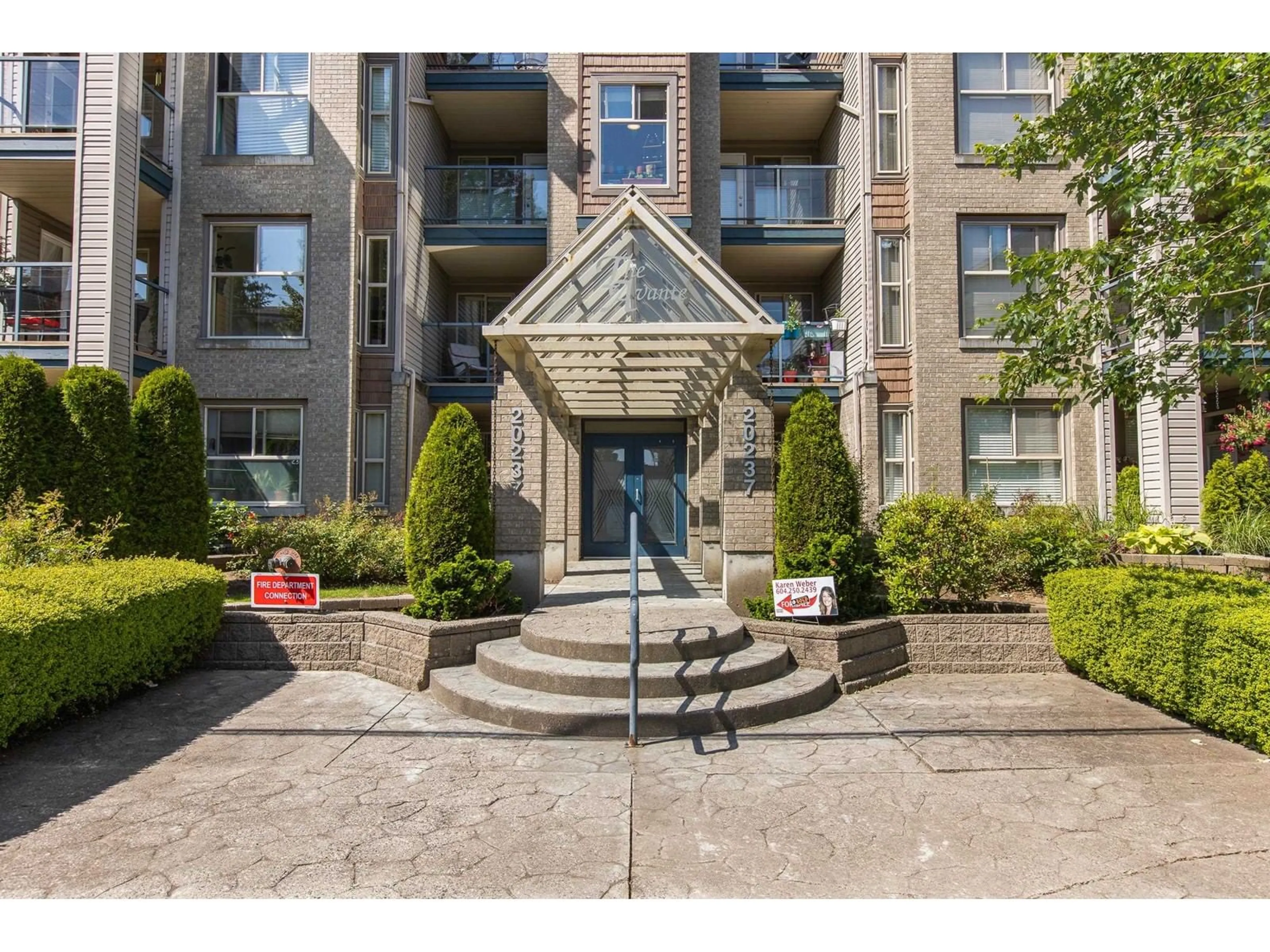 Indoor foyer for 202 - 20237 54, Langley British Columbia V3A3W2