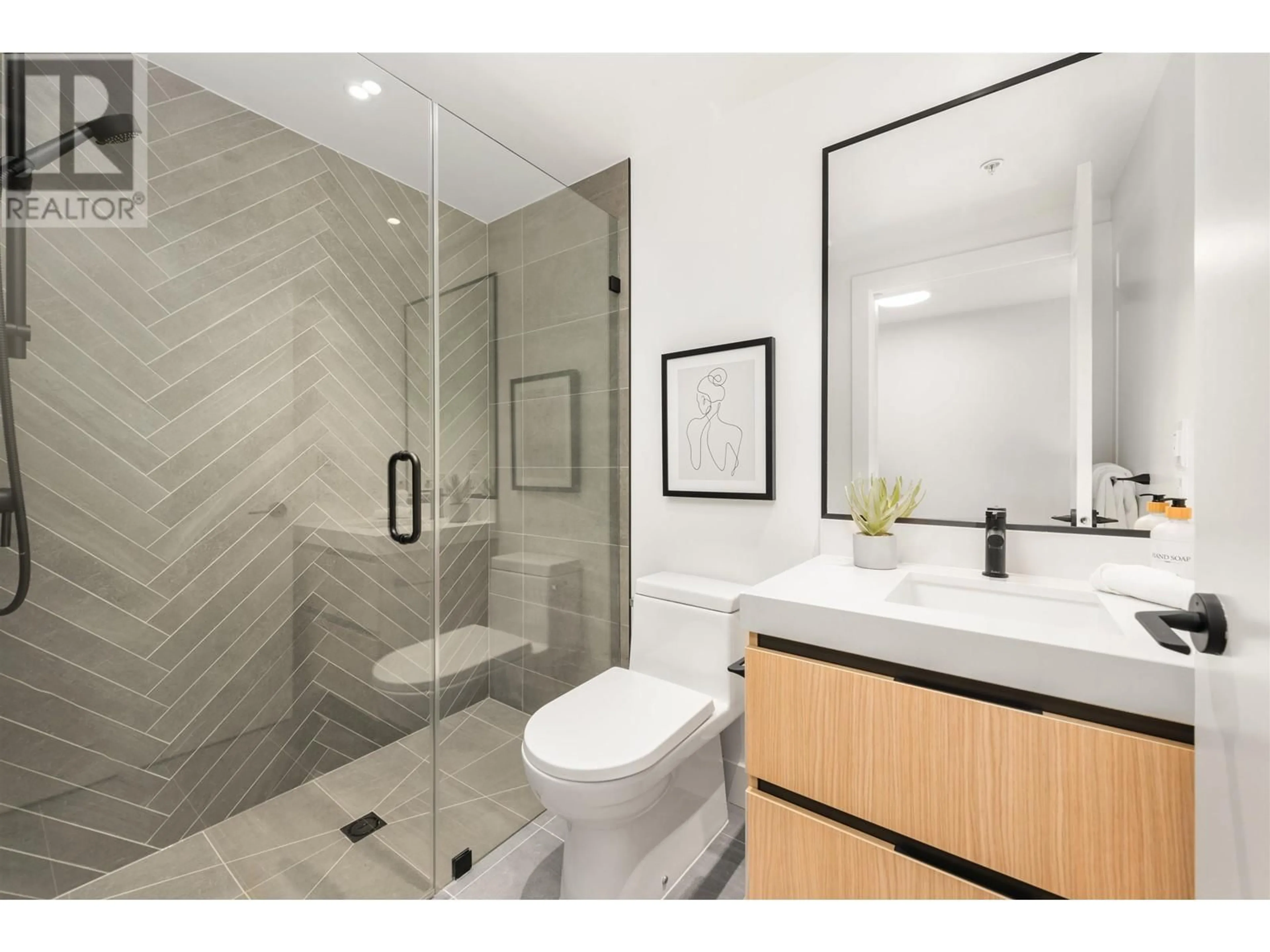 Contemporary bathroom, ceramic/tile floor for 602 - 2235 BROADWAY, Vancouver British Columbia V5N0J5
