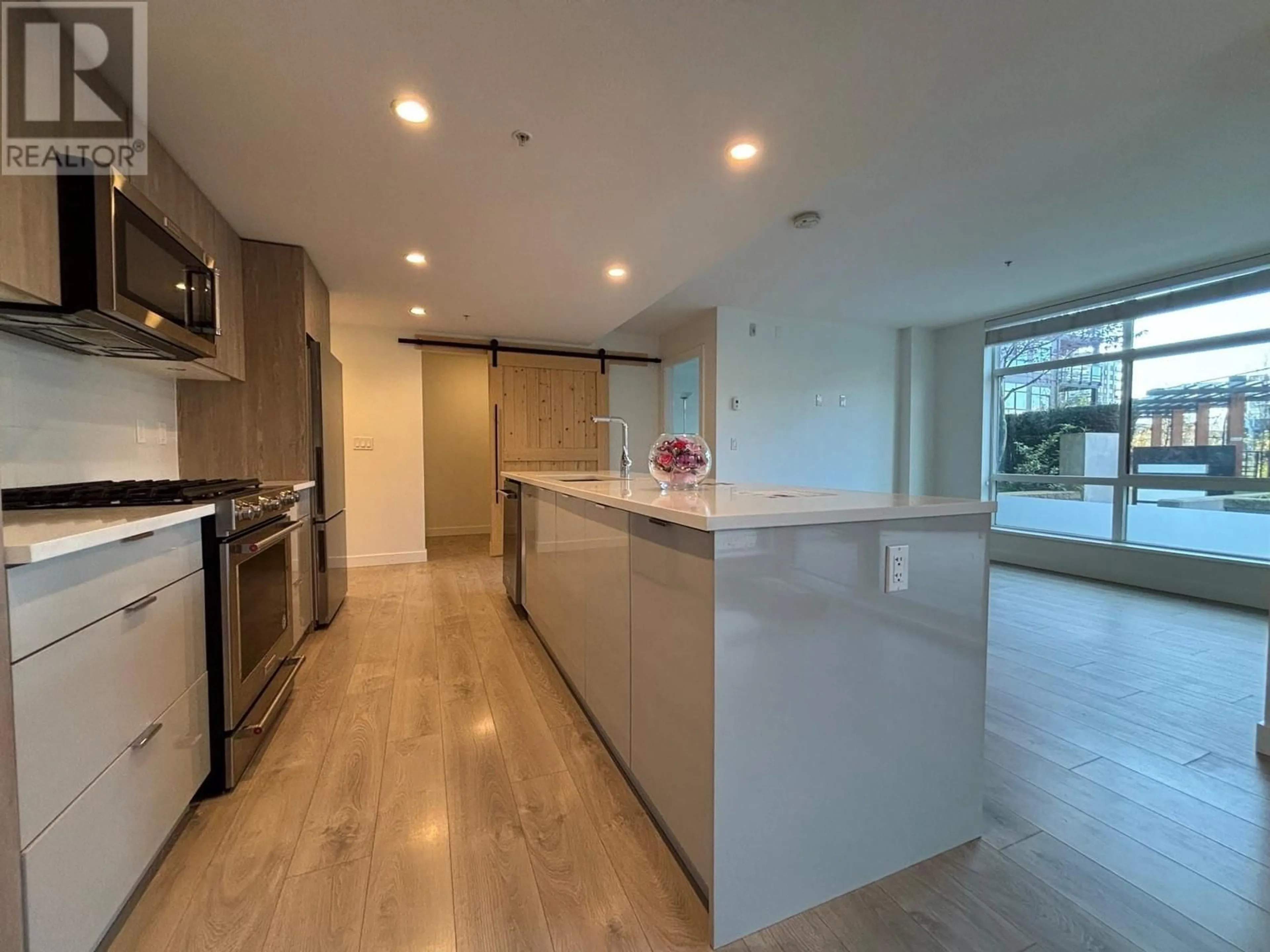 Open concept kitchen, unknown for 121 - 108 8TH STREET, North Vancouver British Columbia V7L0H1