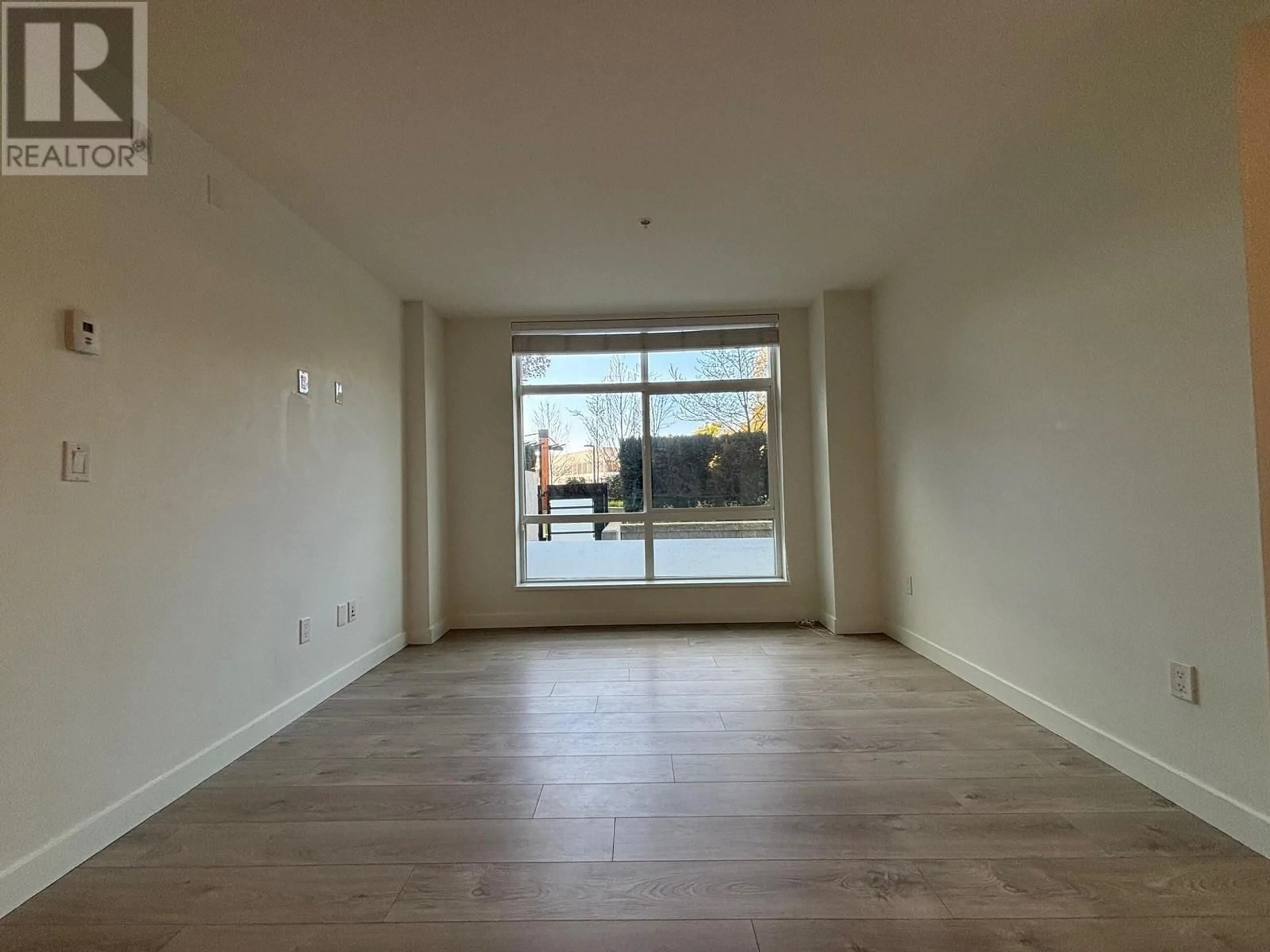 A pic of a room for 121 - 108 8TH STREET, North Vancouver British Columbia V7L0H1