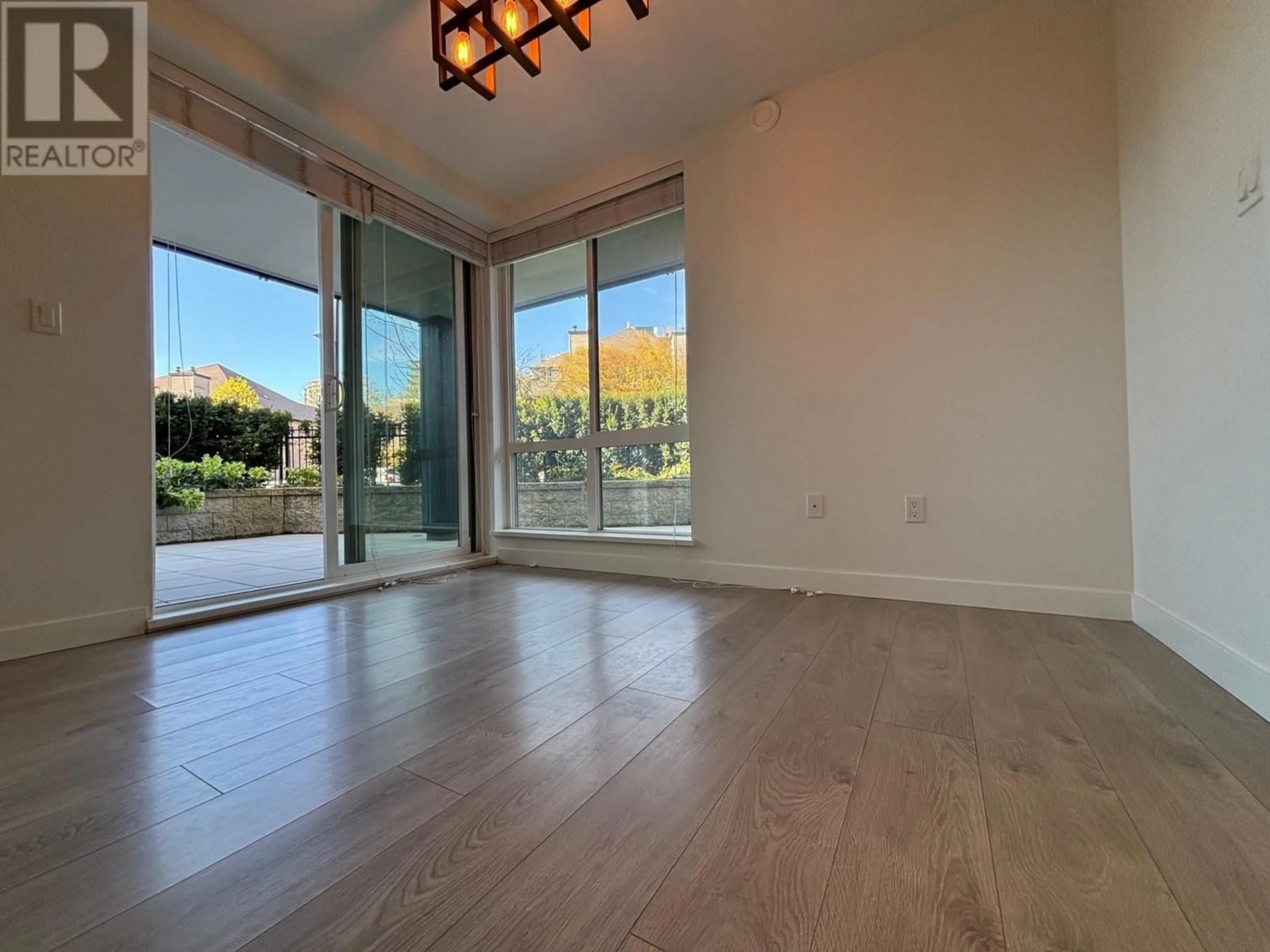 A pic of a room for 121 - 108 8TH STREET, North Vancouver British Columbia V7L0H1