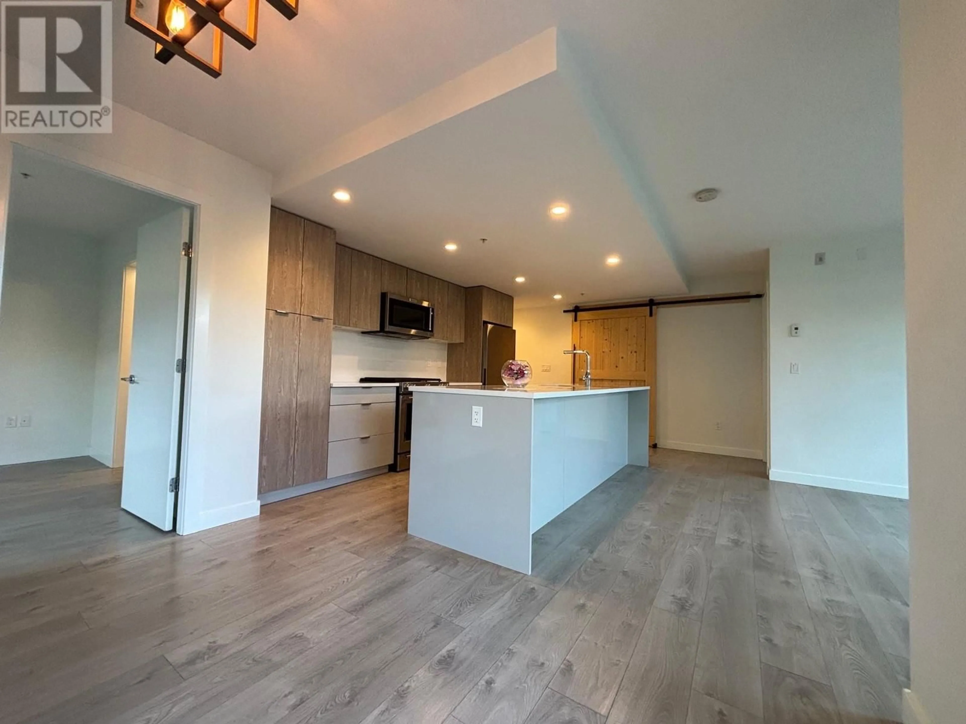 Open concept kitchen, wood/laminate floor for 121 - 108 8TH STREET, North Vancouver British Columbia V7L0H1
