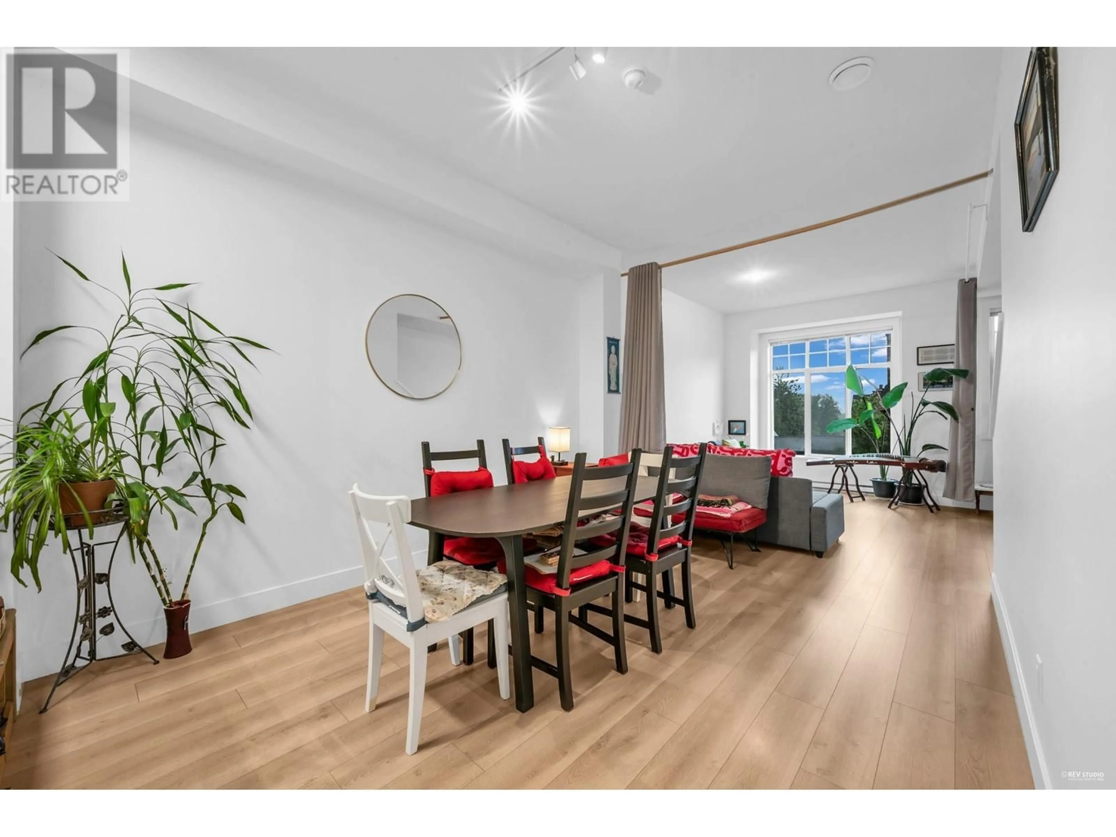 Dining room, wood/laminate floor for 64 - 3552 VICTORIA DRIVE, Coquitlam British Columbia V3C3V4