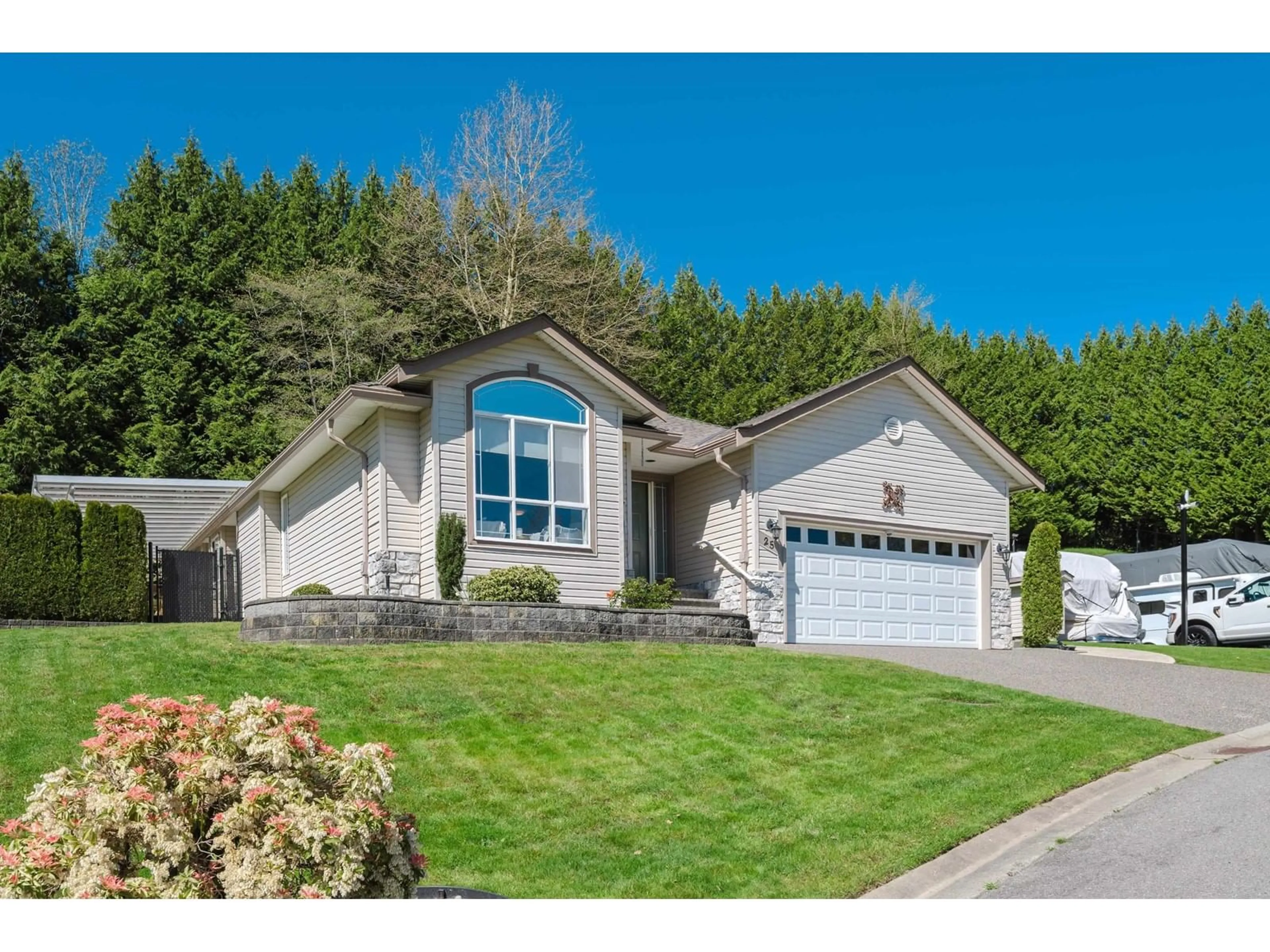 Home with vinyl exterior material, street for 25 - 32250 DOWNES, Abbotsford British Columbia V4X2R1