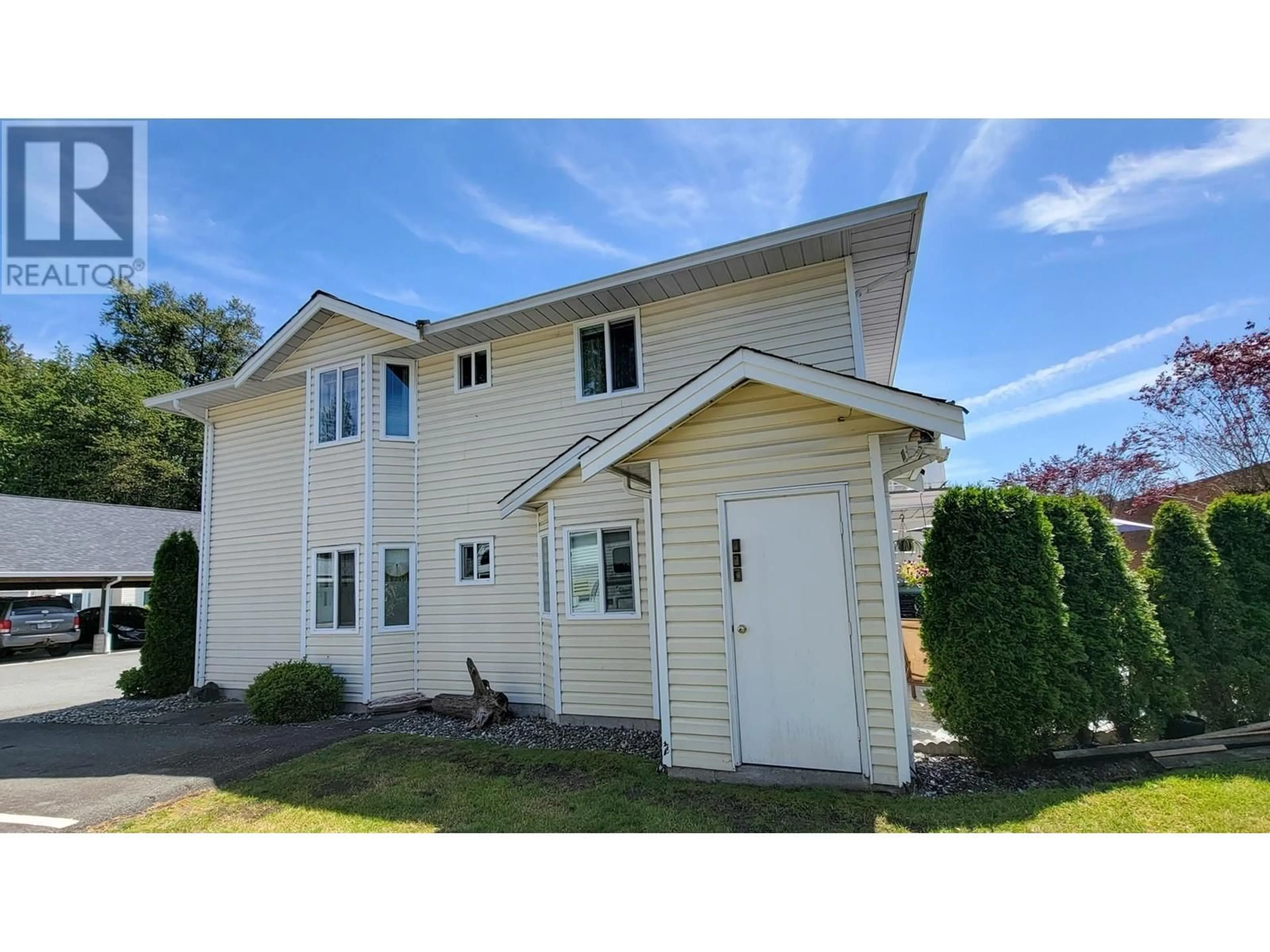Home with vinyl exterior material, building for 12 - 20799 119 AVENUE, Maple Ridge British Columbia V2X9S7