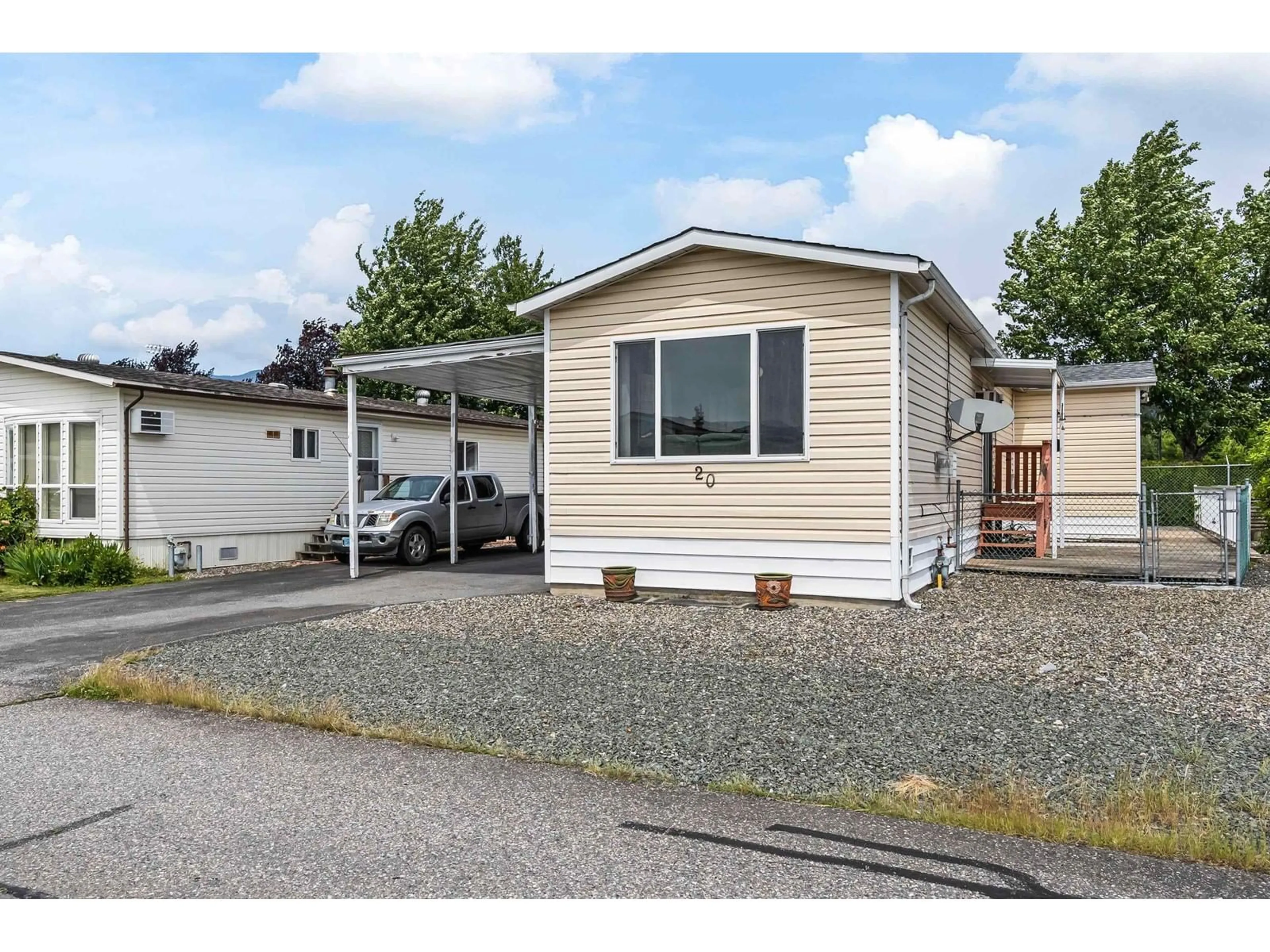Home with vinyl exterior material, street for 20 - 9055 ASHWELL ROAD, Chilliwack British Columbia V2P7S2