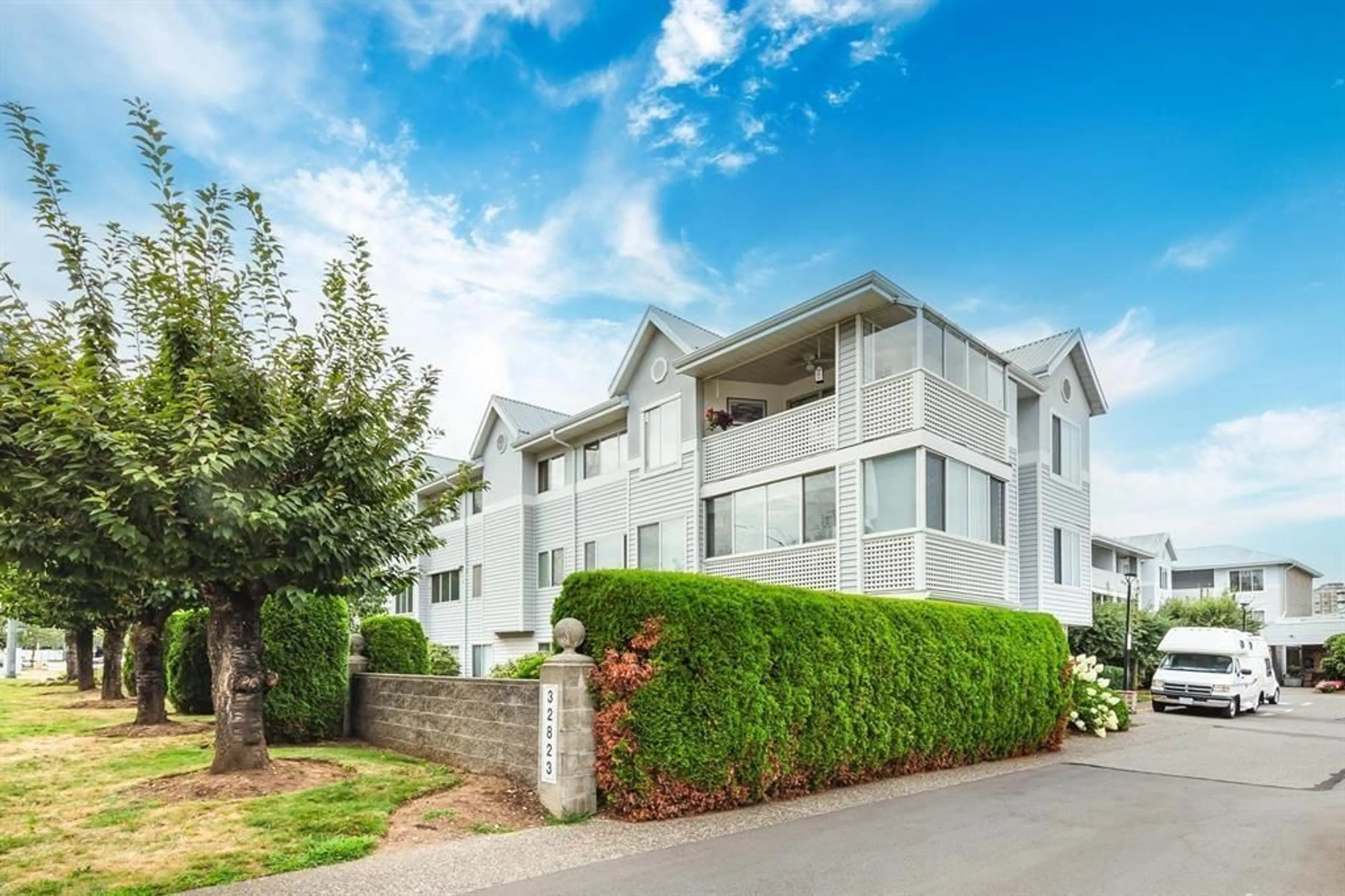 A pic from outside/outdoor area/front of a property/back of a property/a pic from drone, unknown for 205 - 32823 LANDEAU, Abbotsford British Columbia V2S6S6