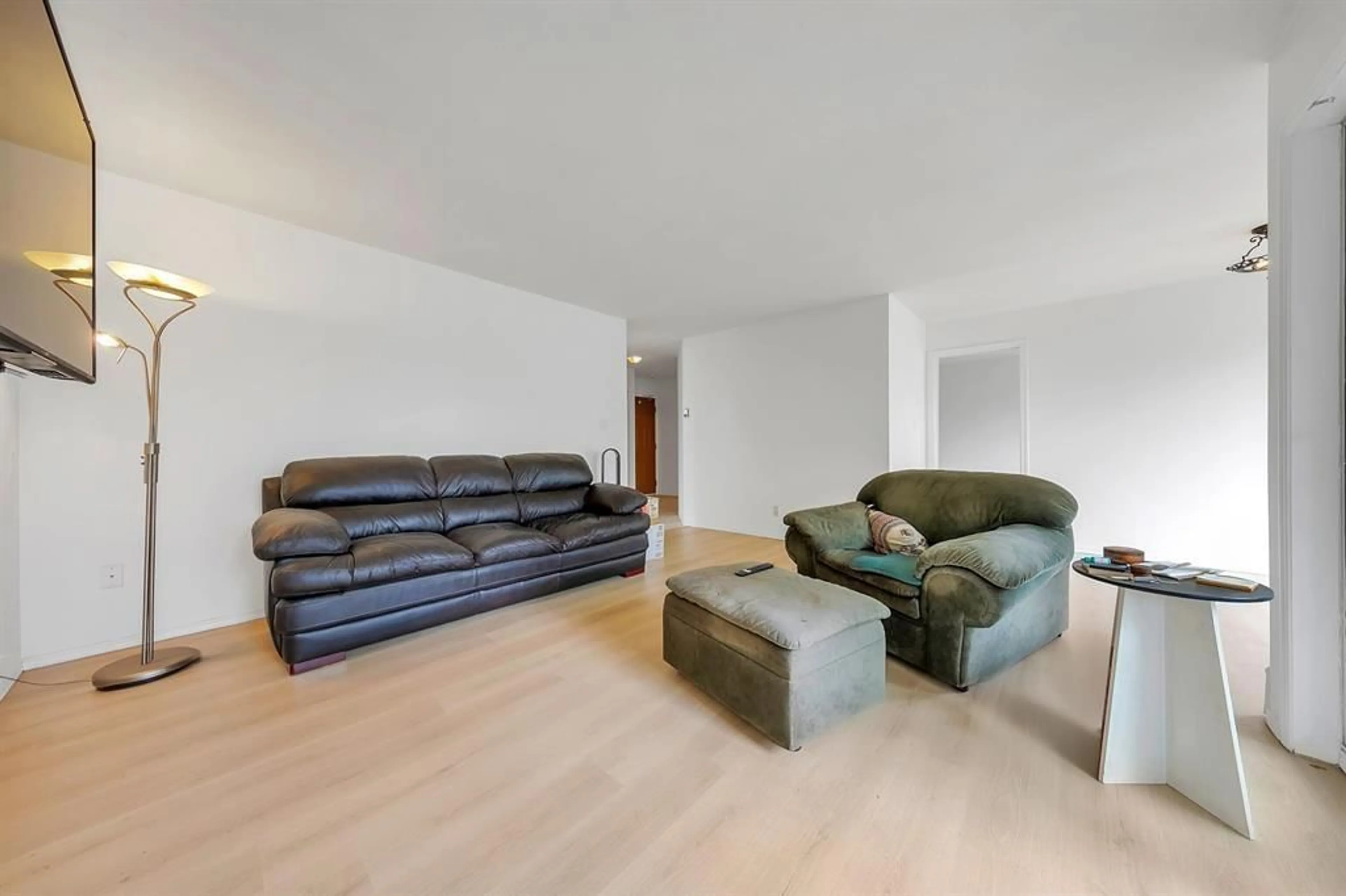 Living room with furniture, unknown for 205 - 32823 LANDEAU, Abbotsford British Columbia V2S6S6