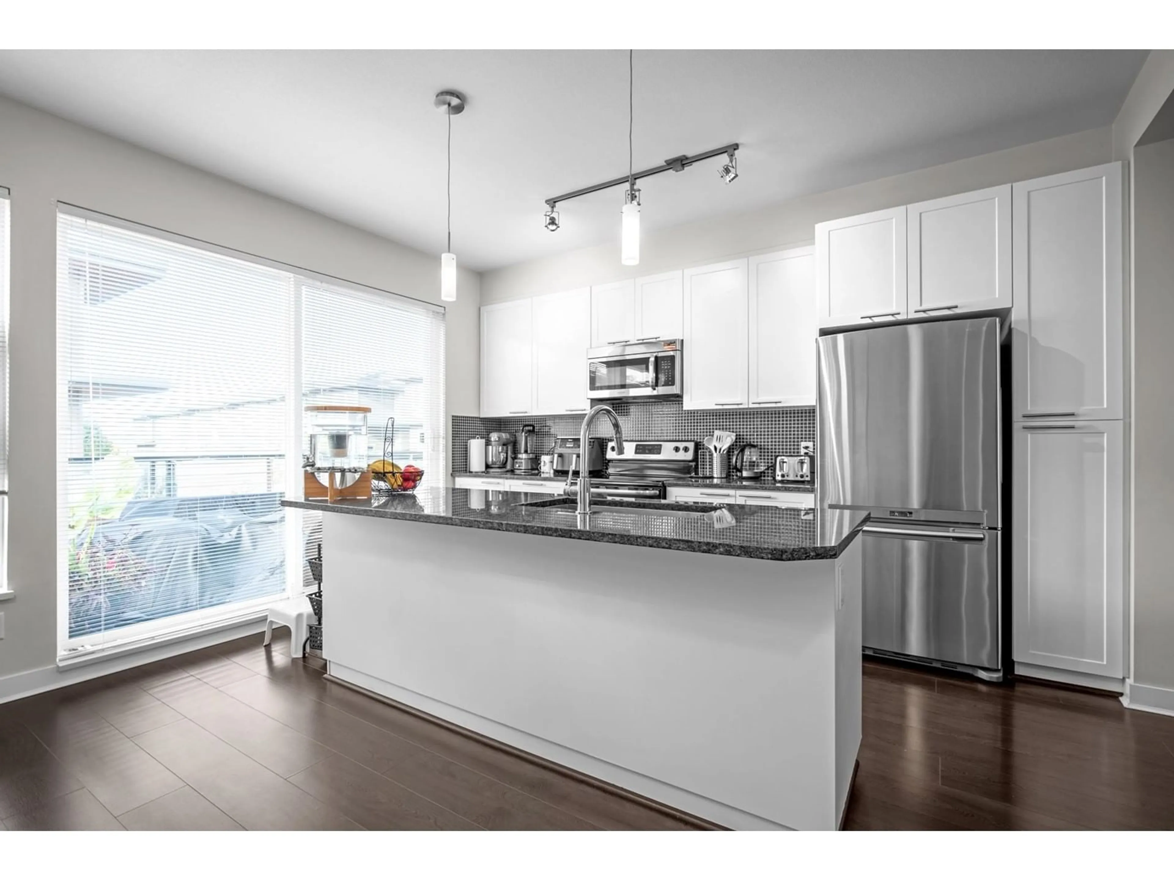 Open concept kitchen, wood/laminate floor for 36 - 16223 23A, Surrey British Columbia V3Z6P4