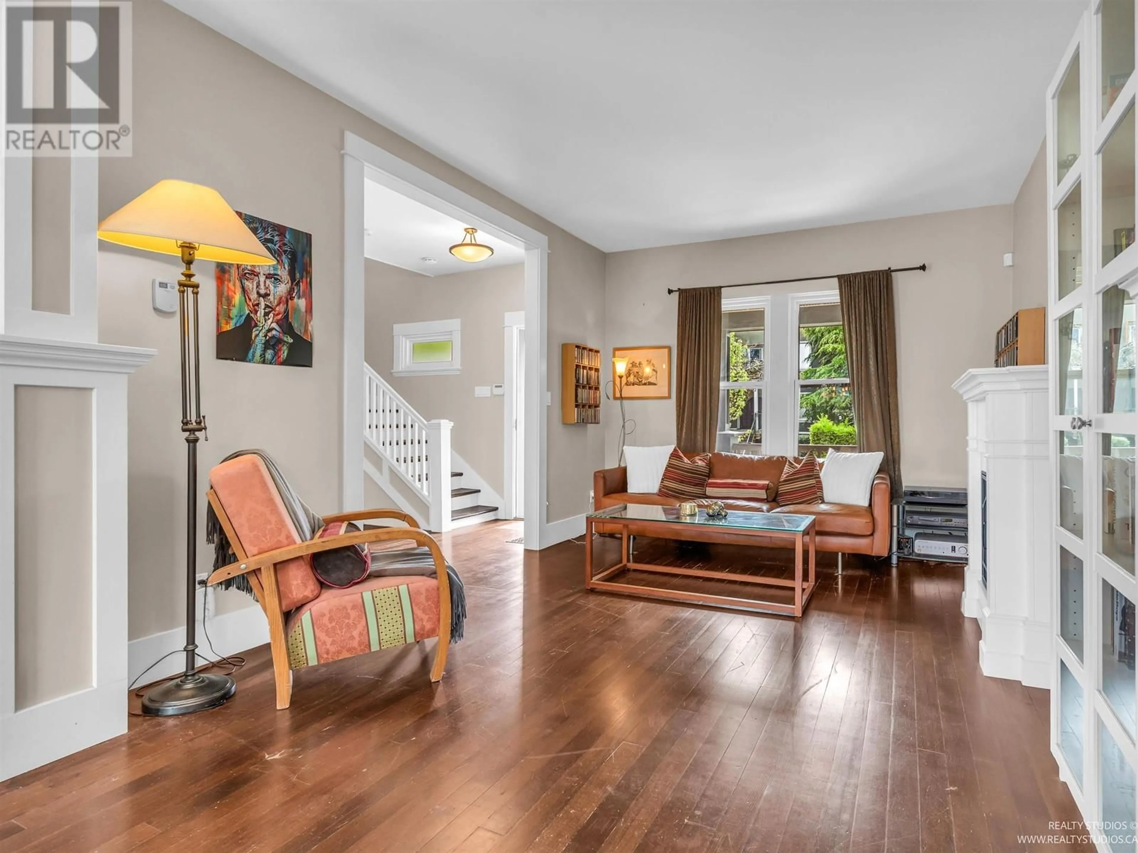 Living room with furniture, unknown for 251 21ST AVENUE, Vancouver British Columbia V5V1P9