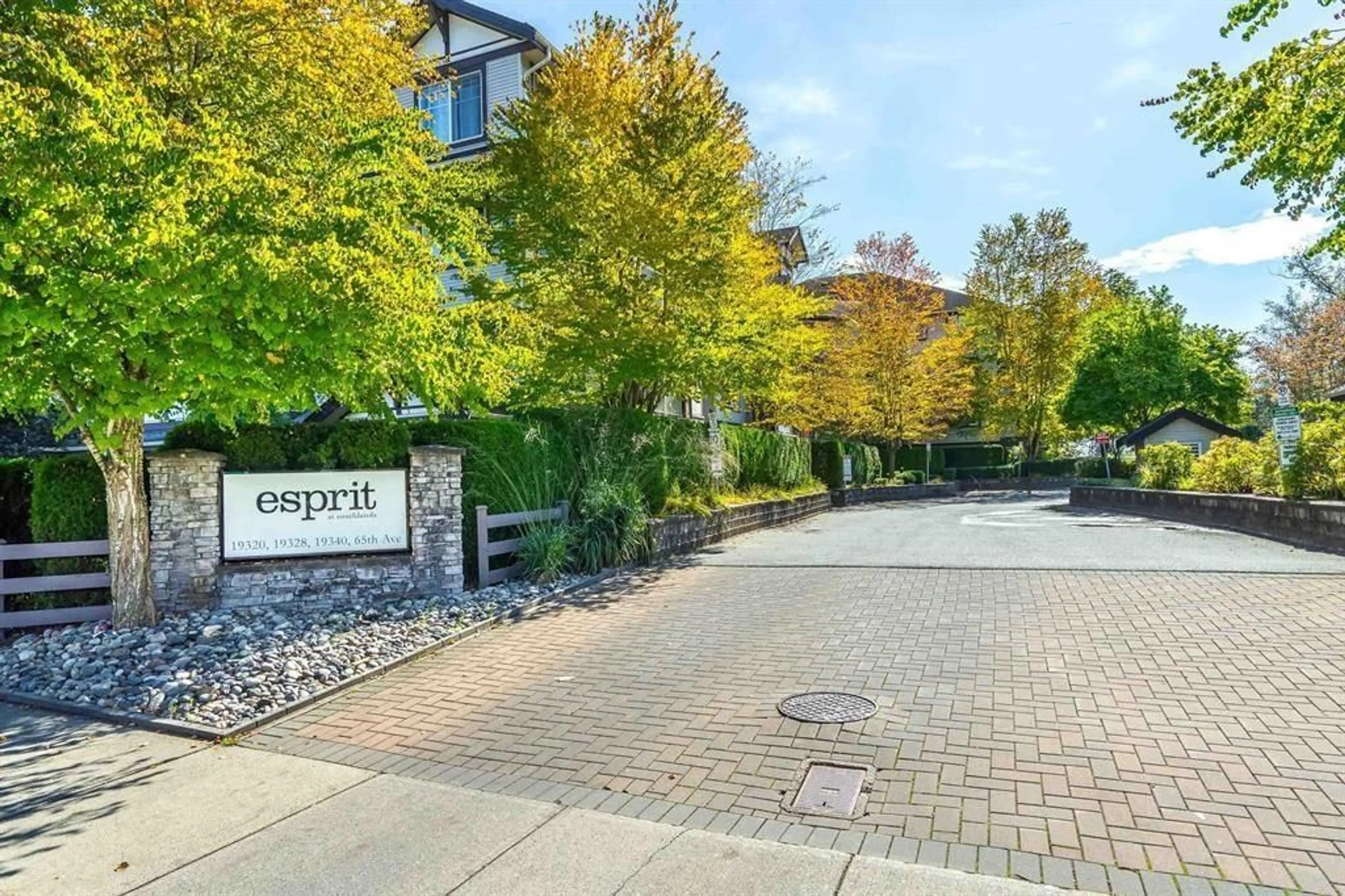 Patio, street for 111 - 19340 65, Surrey British Columbia V4N0A3