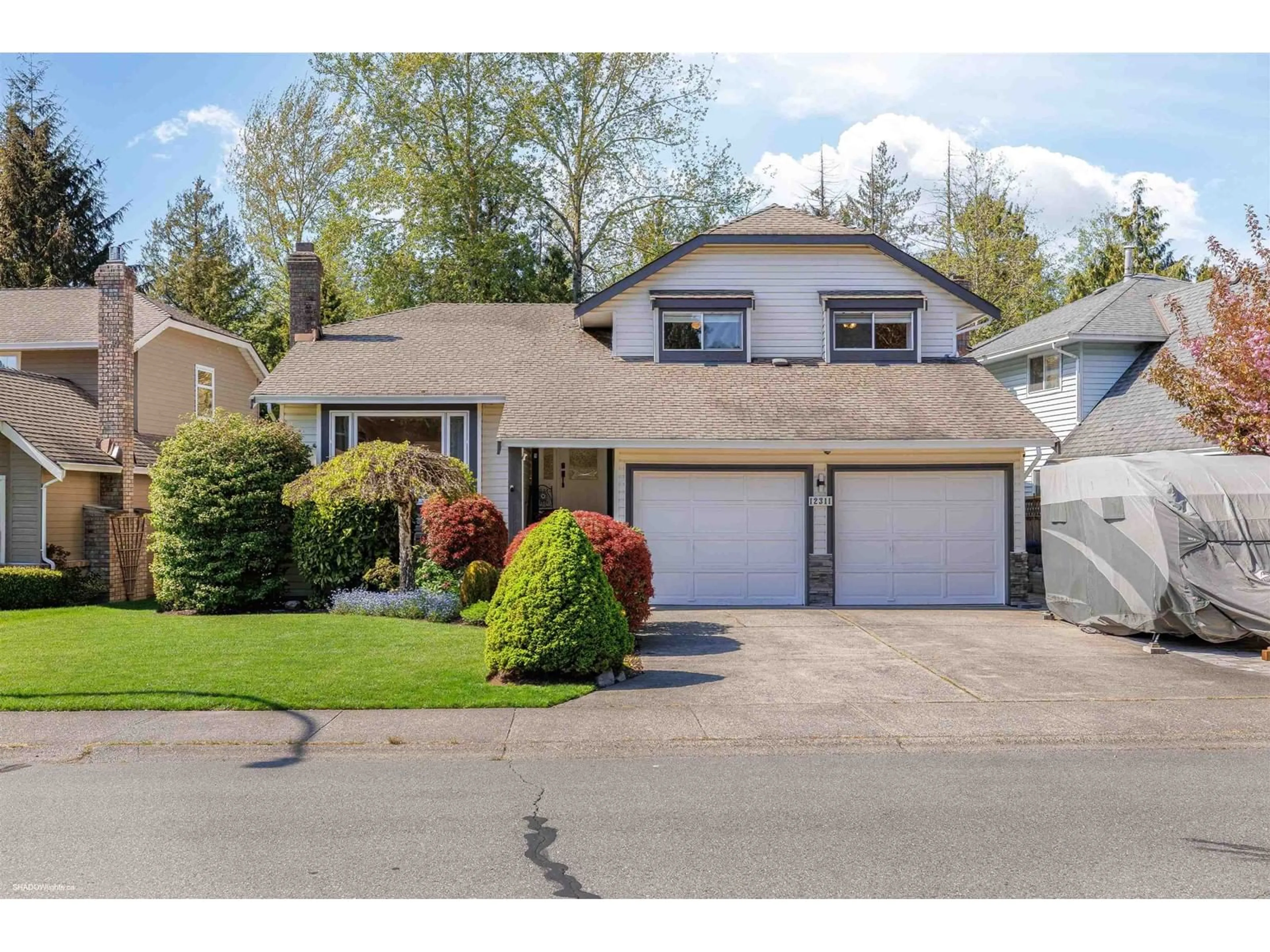 Home with vinyl exterior material, street for 12311 SOUTHPARK, Surrey British Columbia V3X2C1