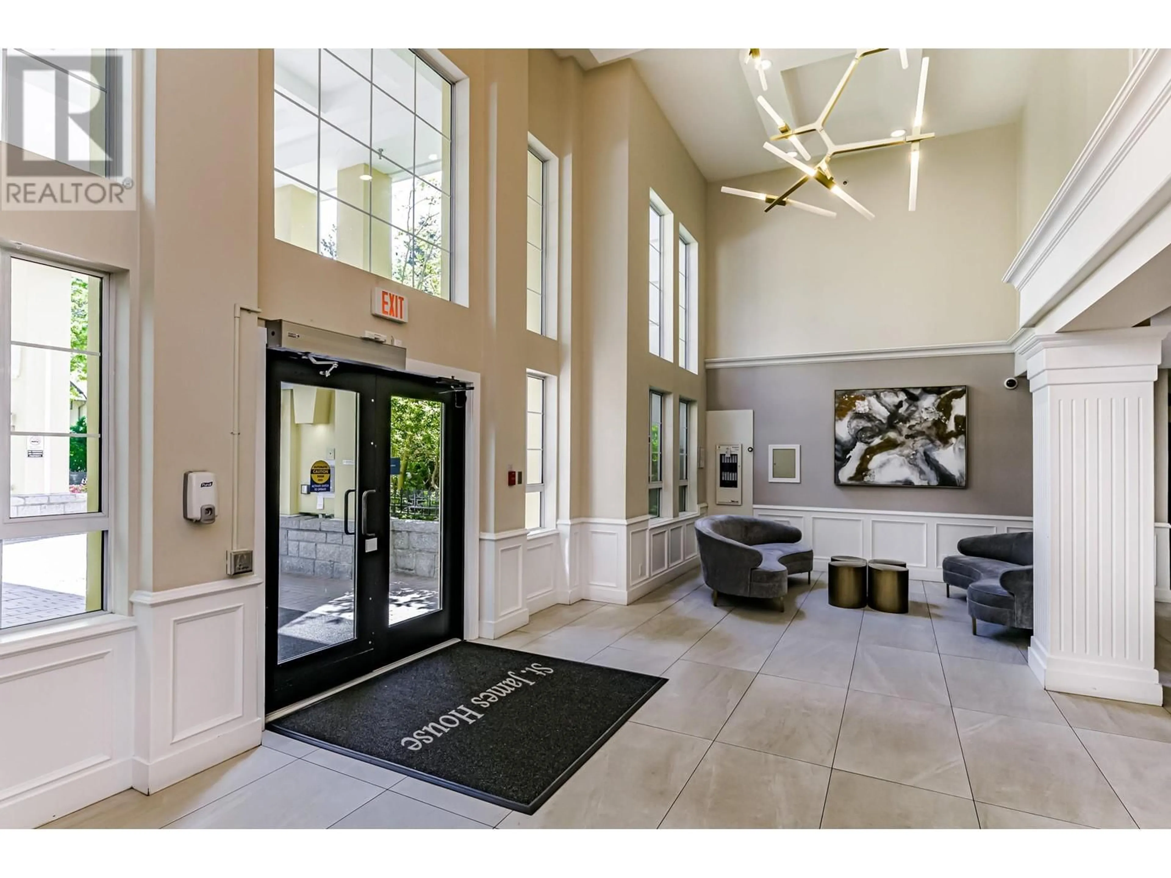 Indoor foyer for 213 - 5835 HAMPTON PLACE, Vancouver British Columbia V6T2G2