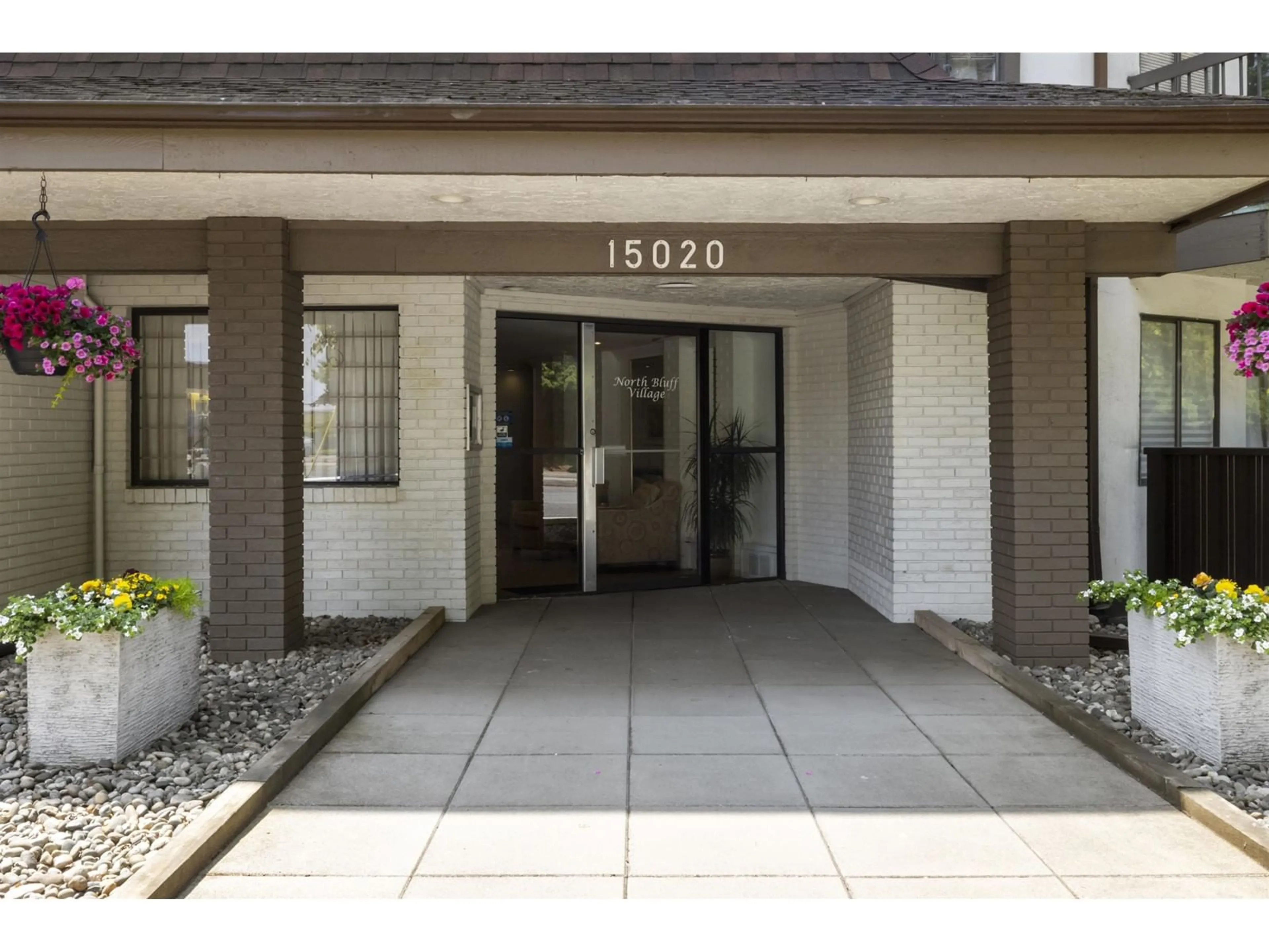 Indoor foyer for 301 - 15020 NORTH BLUFF, White Rock British Columbia V4B5A4