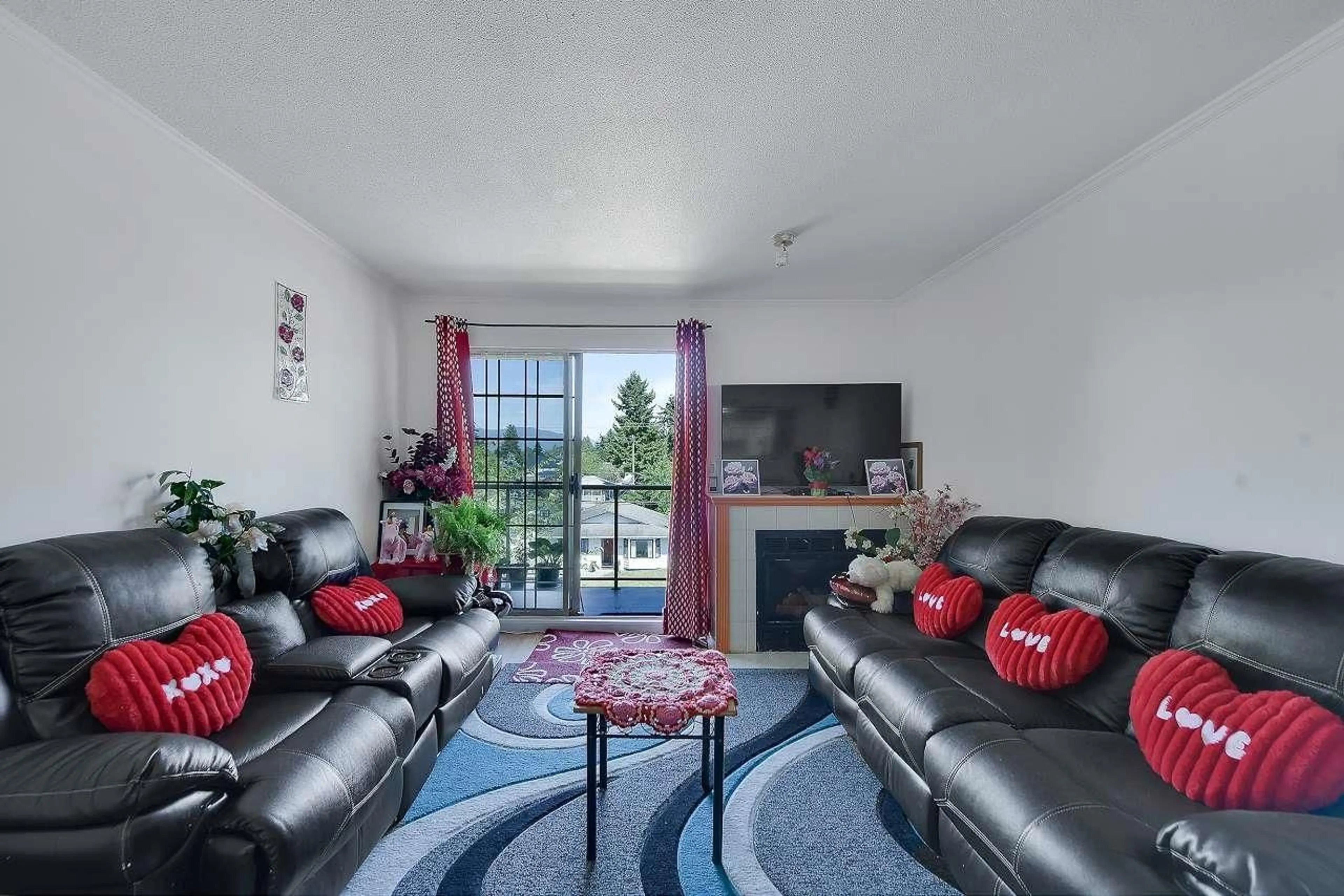 Living room with furniture, unknown for 311 - 13490 HILTON, Surrey British Columbia V3R5J4