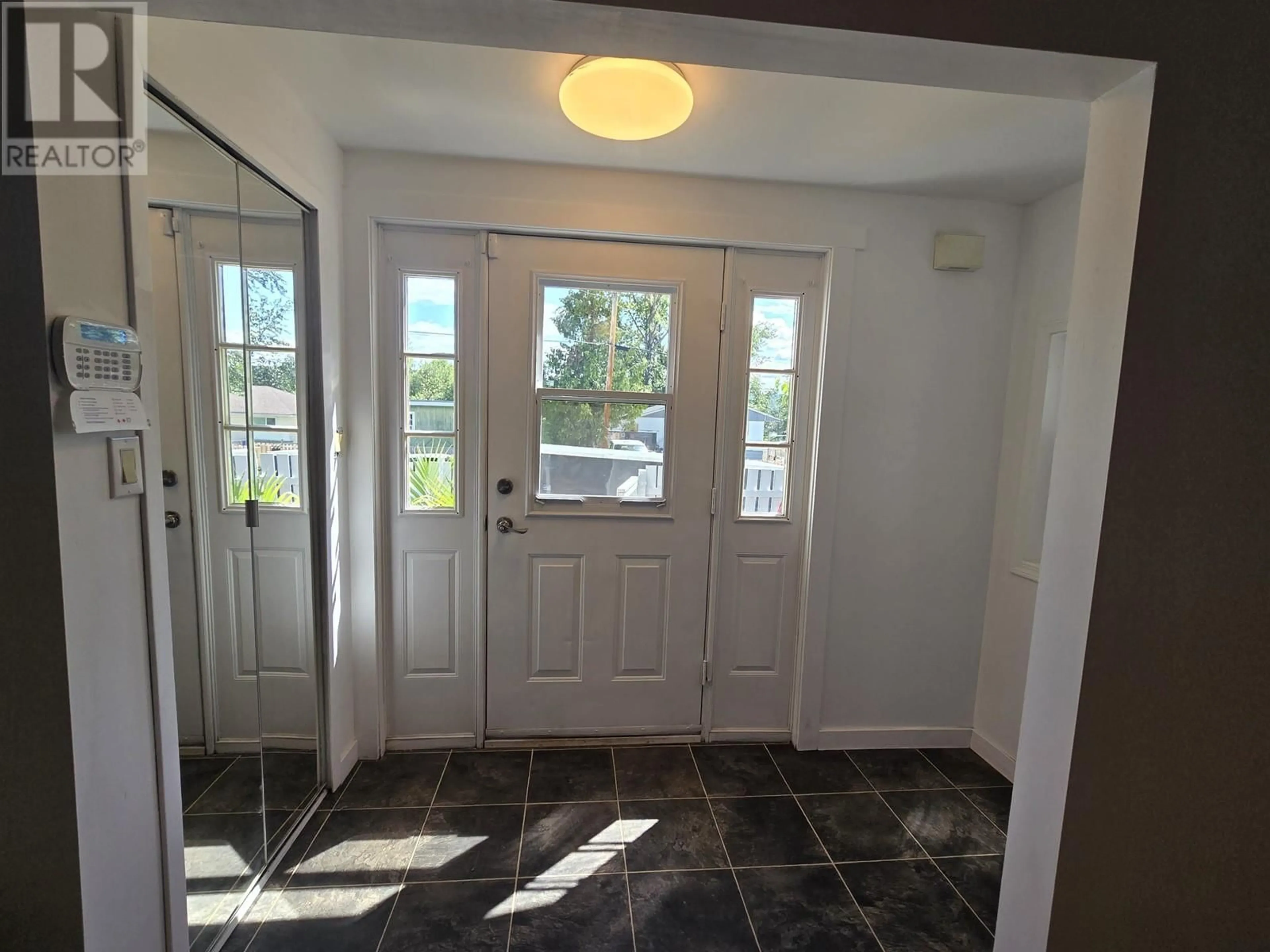 Indoor entryway for 443 HARTLEY STREET, Quesnel British Columbia V2J1W7