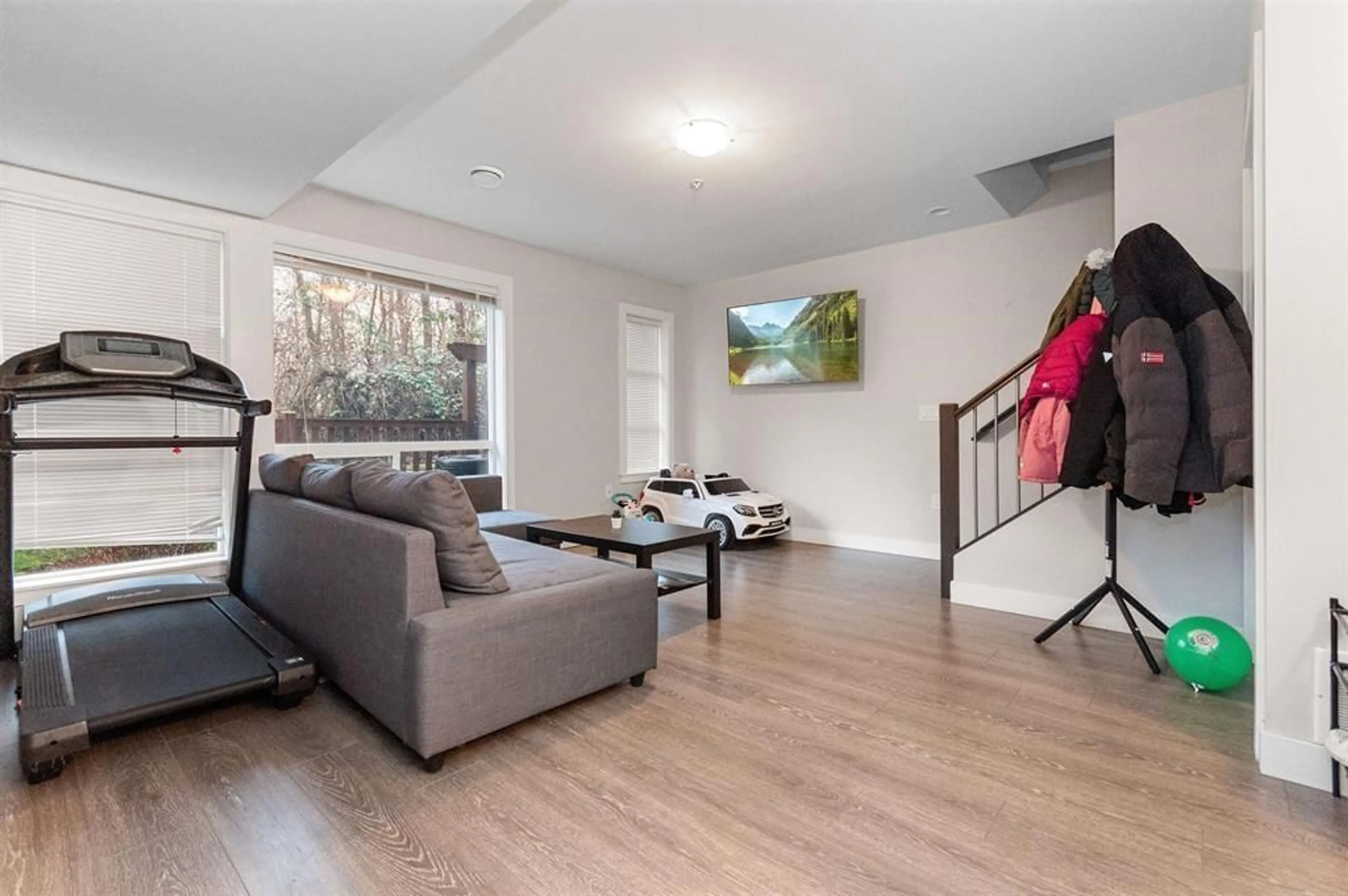Living room with furniture, wood/laminate floor for 43 - 8413 MIDTOWN WAY, Chilliwack British Columbia V2P0G7