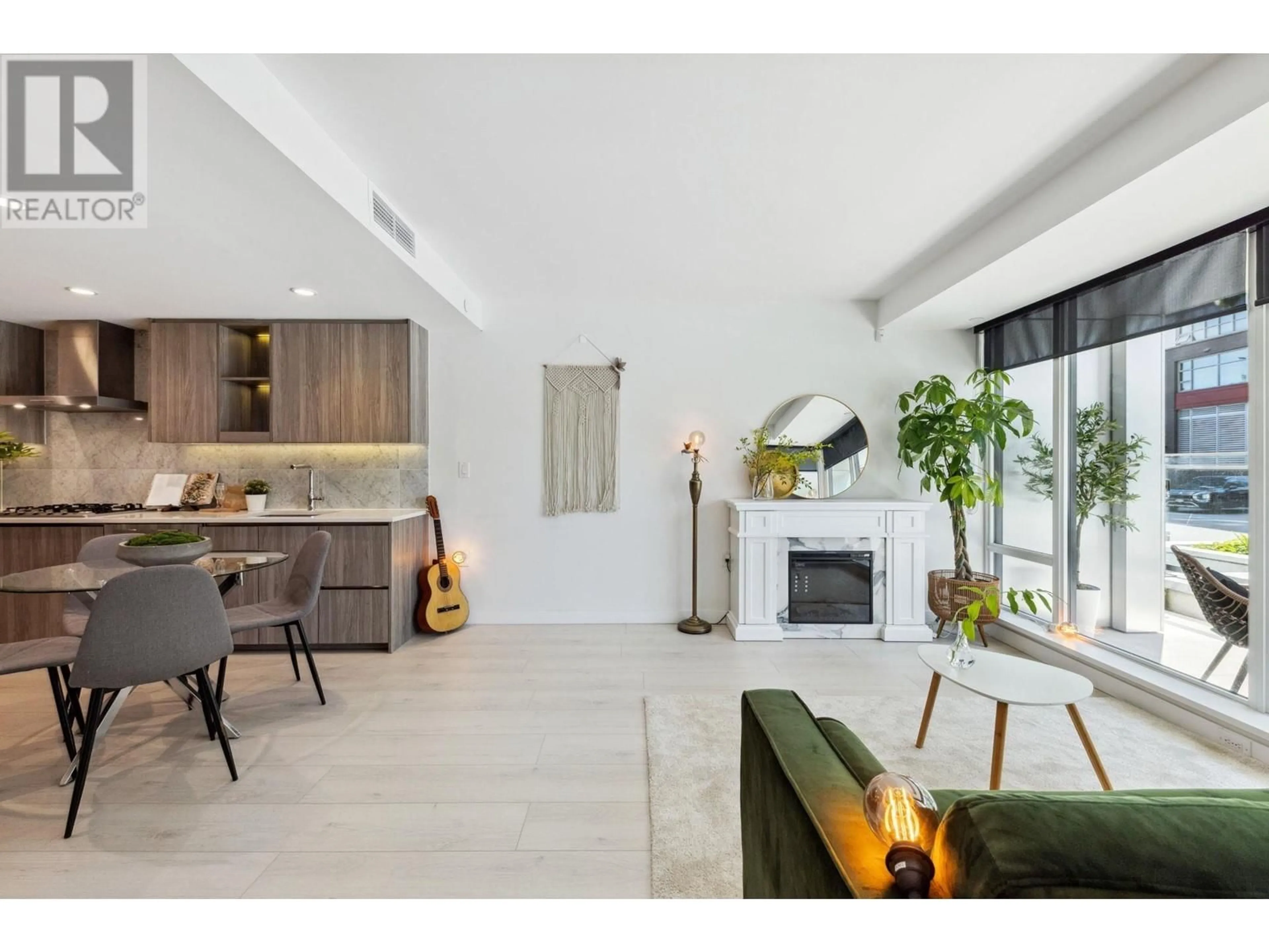 Unknown for 1728 COOK STREET, Vancouver British Columbia V5Y3V5