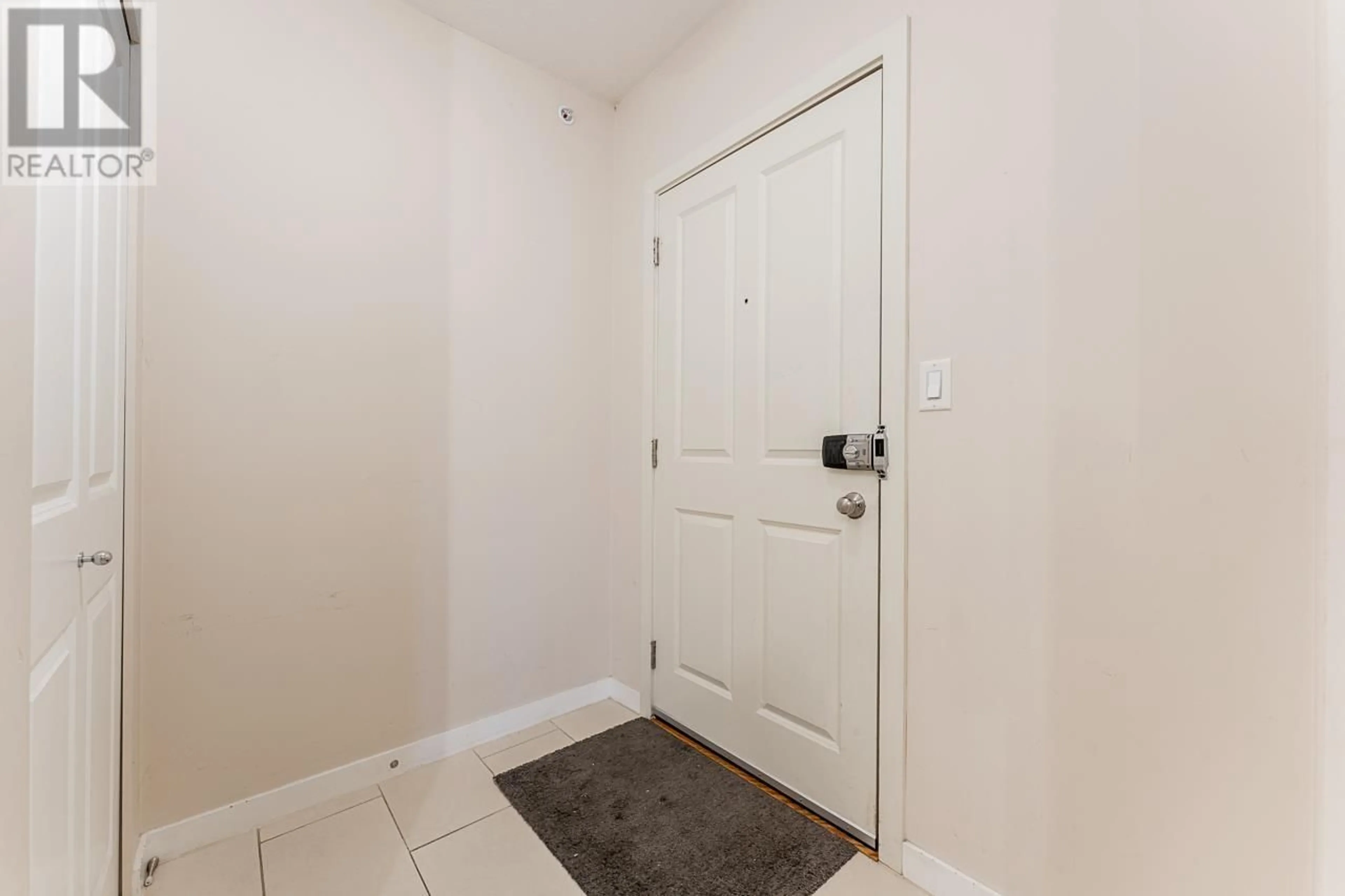 Indoor entryway for 302 - 511 ROCHESTER AVENUE, Coquitlam British Columbia V3K0A2