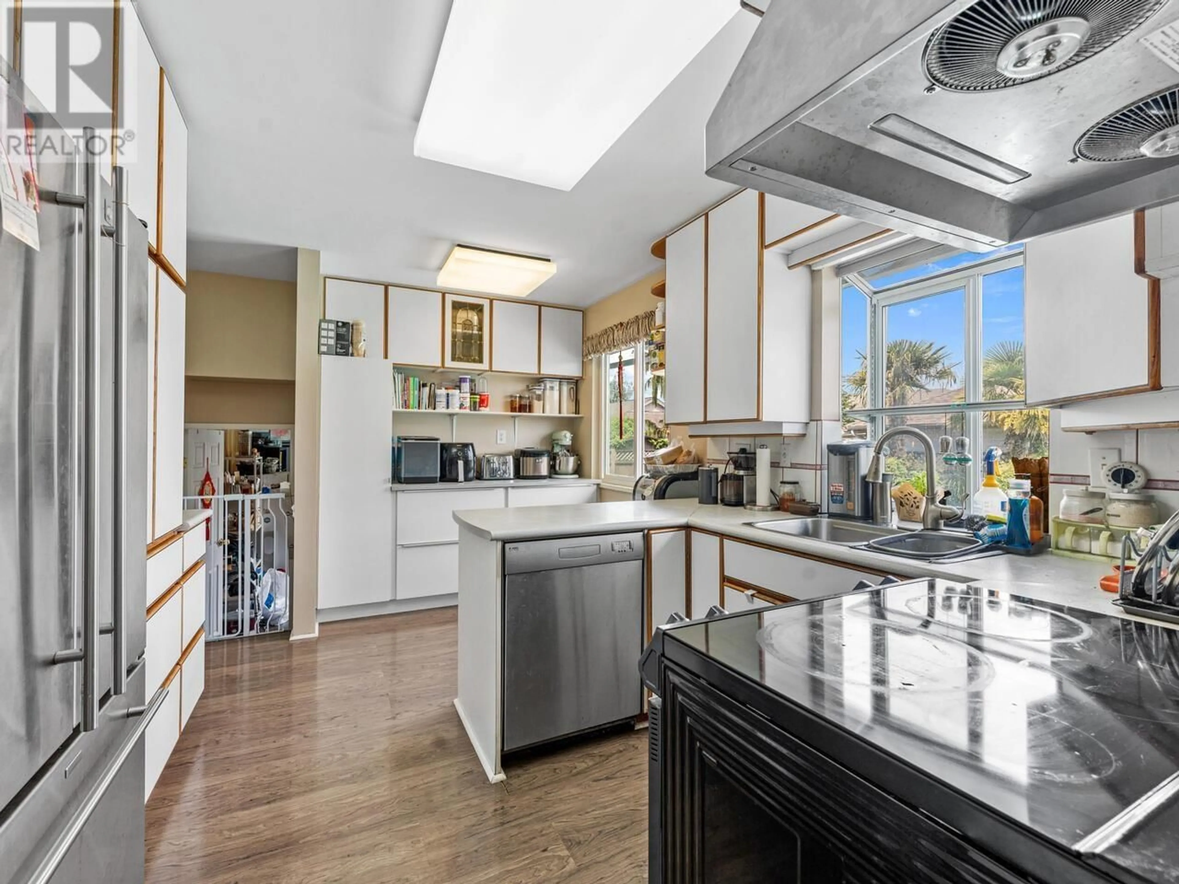 Open concept kitchen, ceramic/tile floor for 5259 OAK PLACE, Delta British Columbia V4K1L8