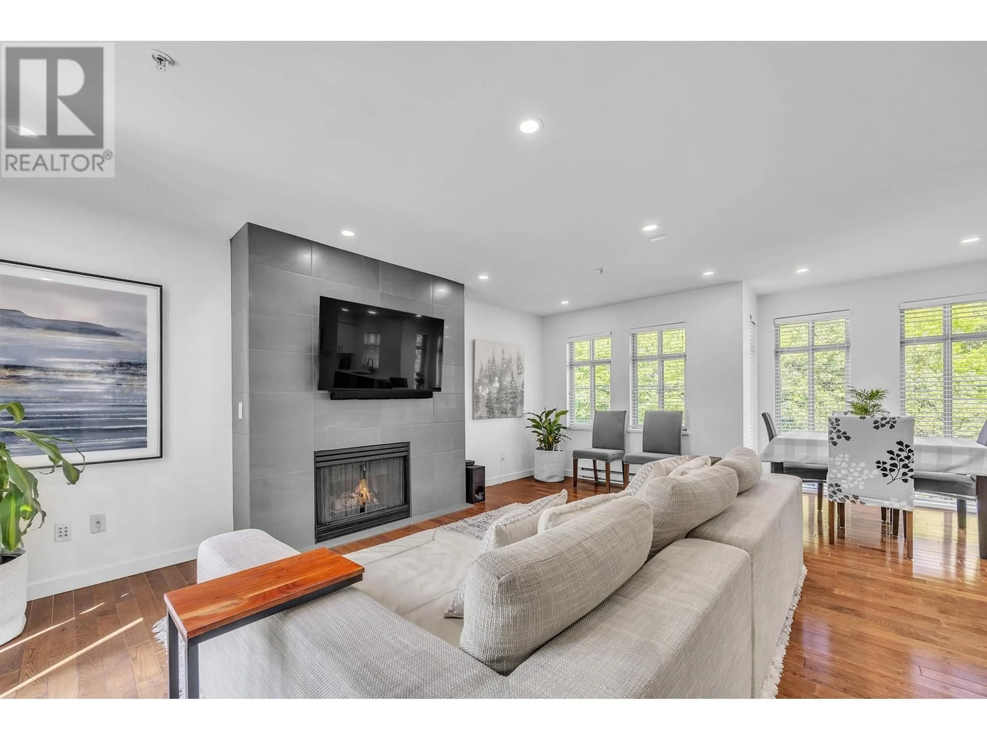 Living room with furniture, unknown for 29 - 3036 4 AVENUE, Vancouver British Columbia V6K1R4