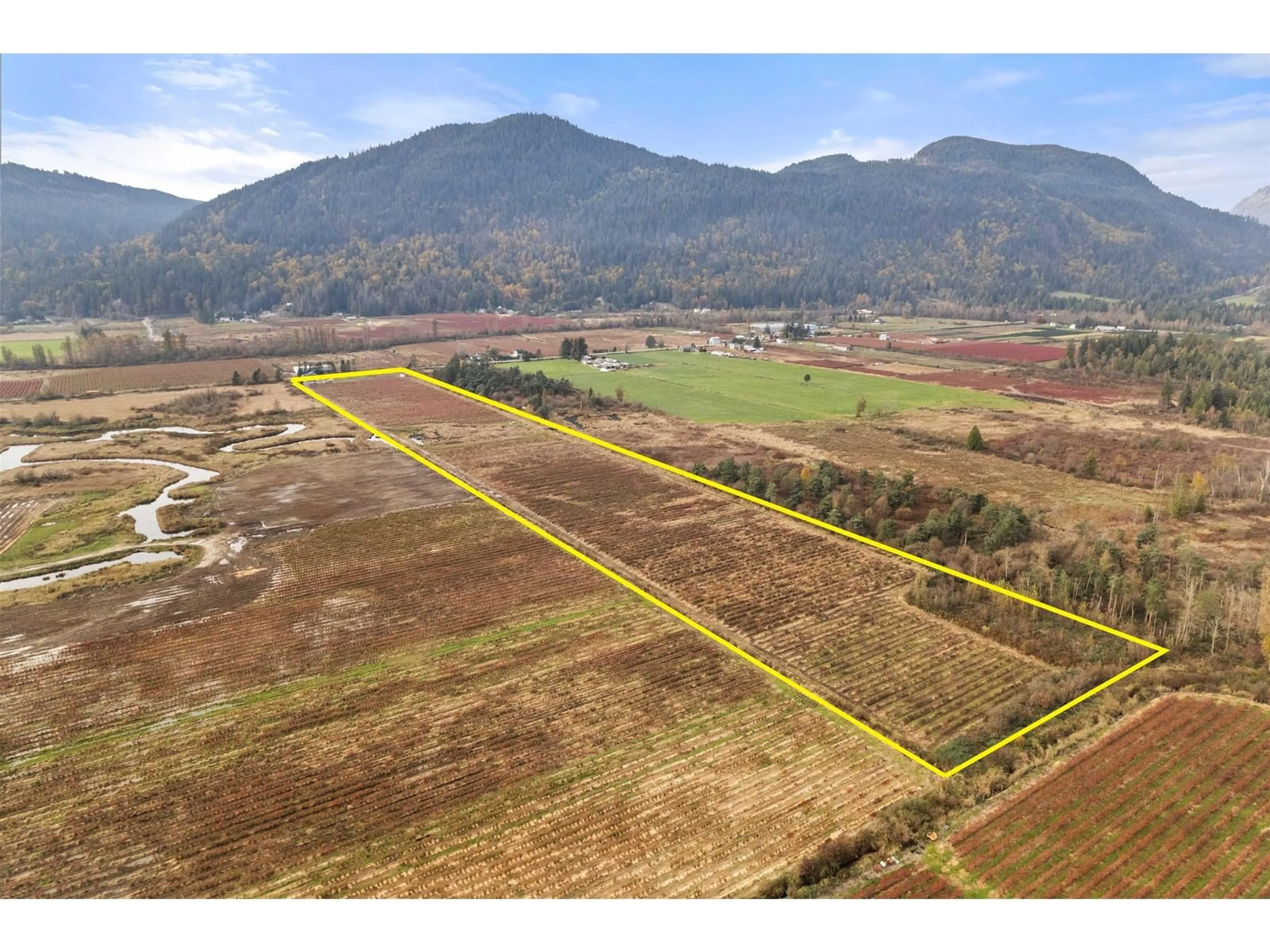 A pic from outside/outdoor area/front of a property/back of a property/a pic from drone, mountain view for 11186 FARMS, Mission British Columbia V2V4J1