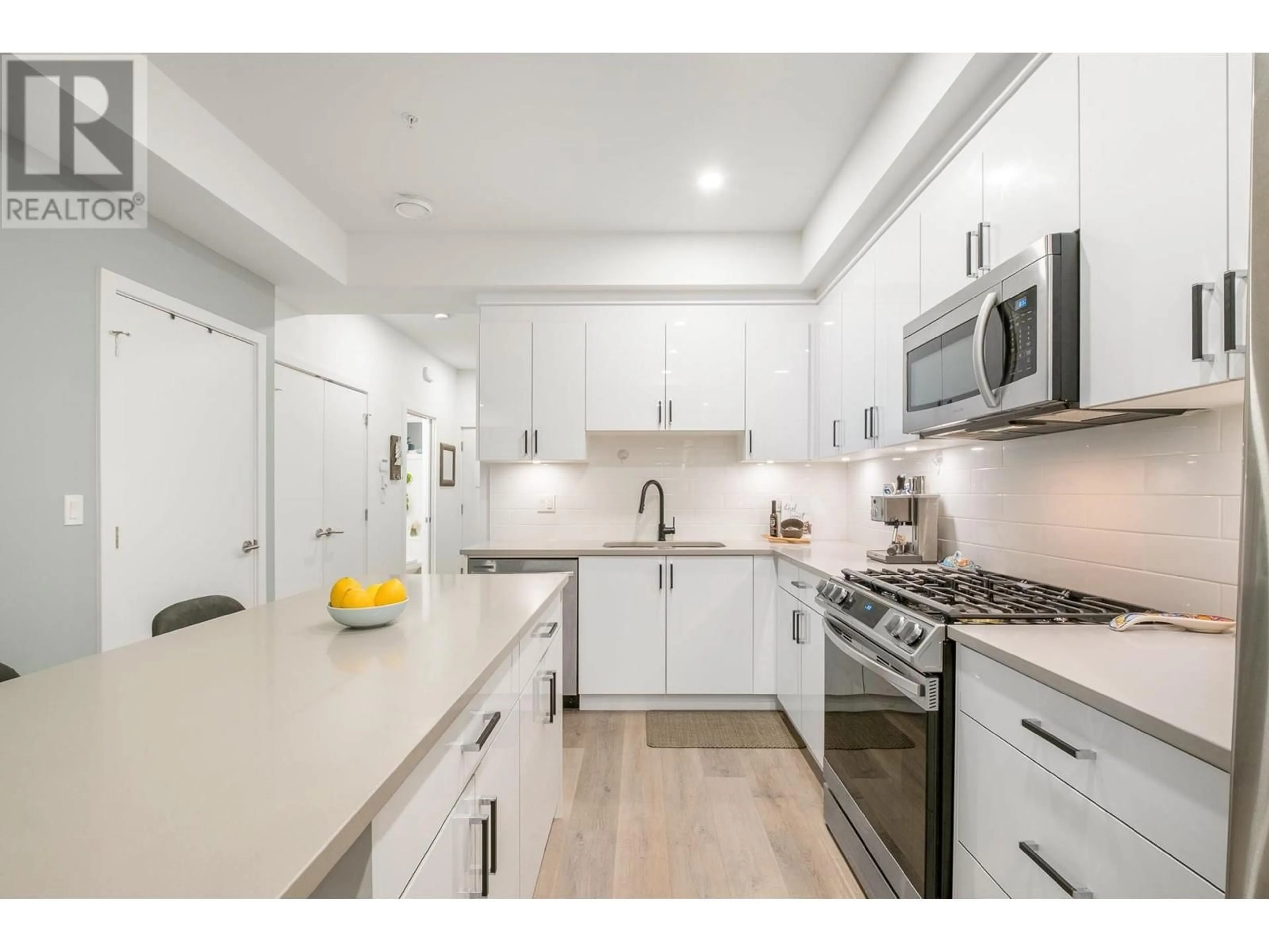 Open concept kitchen, ceramic/tile floor for 203 - 37808 THIRD AVENUE, Squamish British Columbia V8B1B9