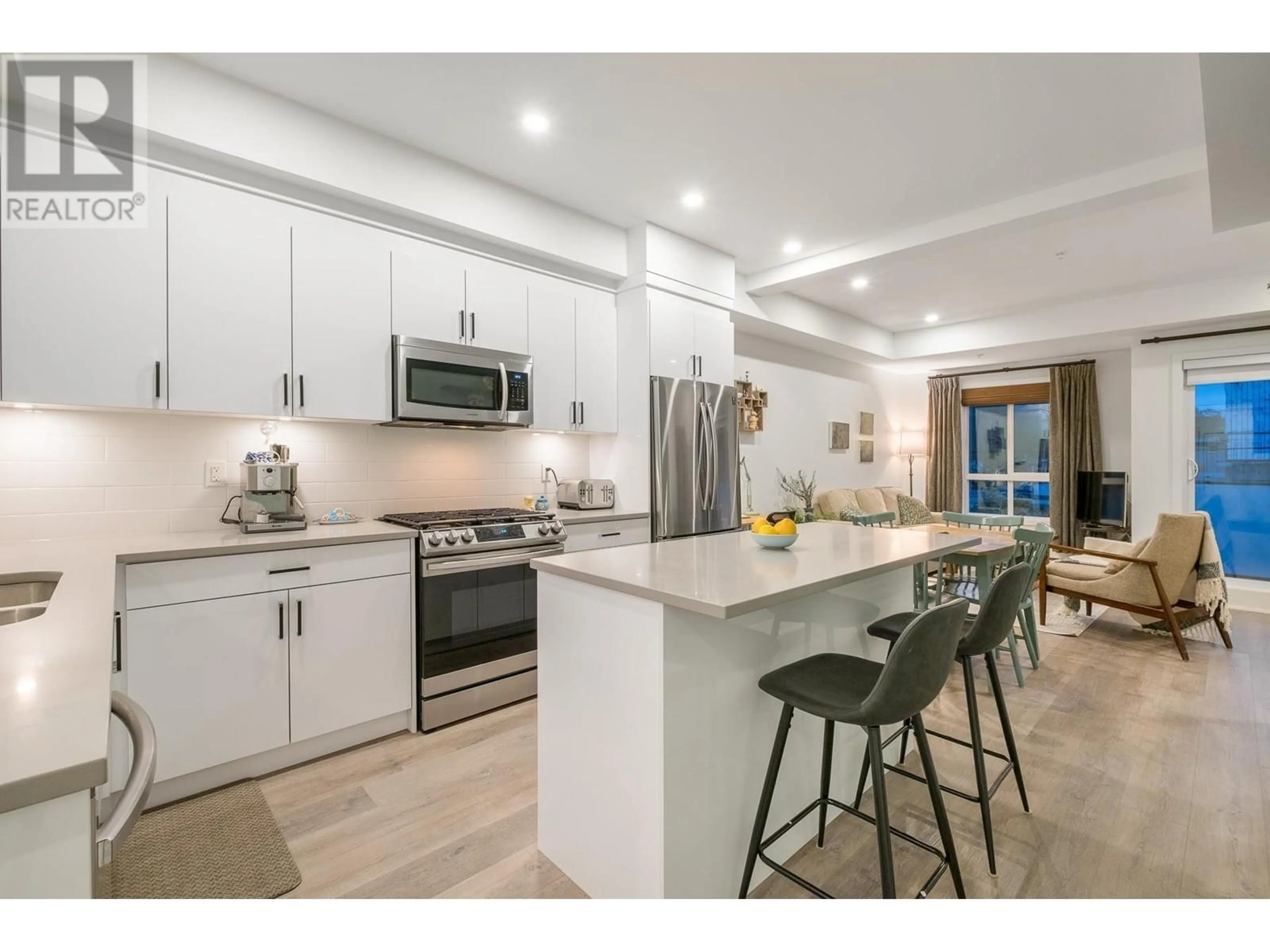 Open concept kitchen, unknown for 203 - 37808 THIRD AVENUE, Squamish British Columbia V8B1B9