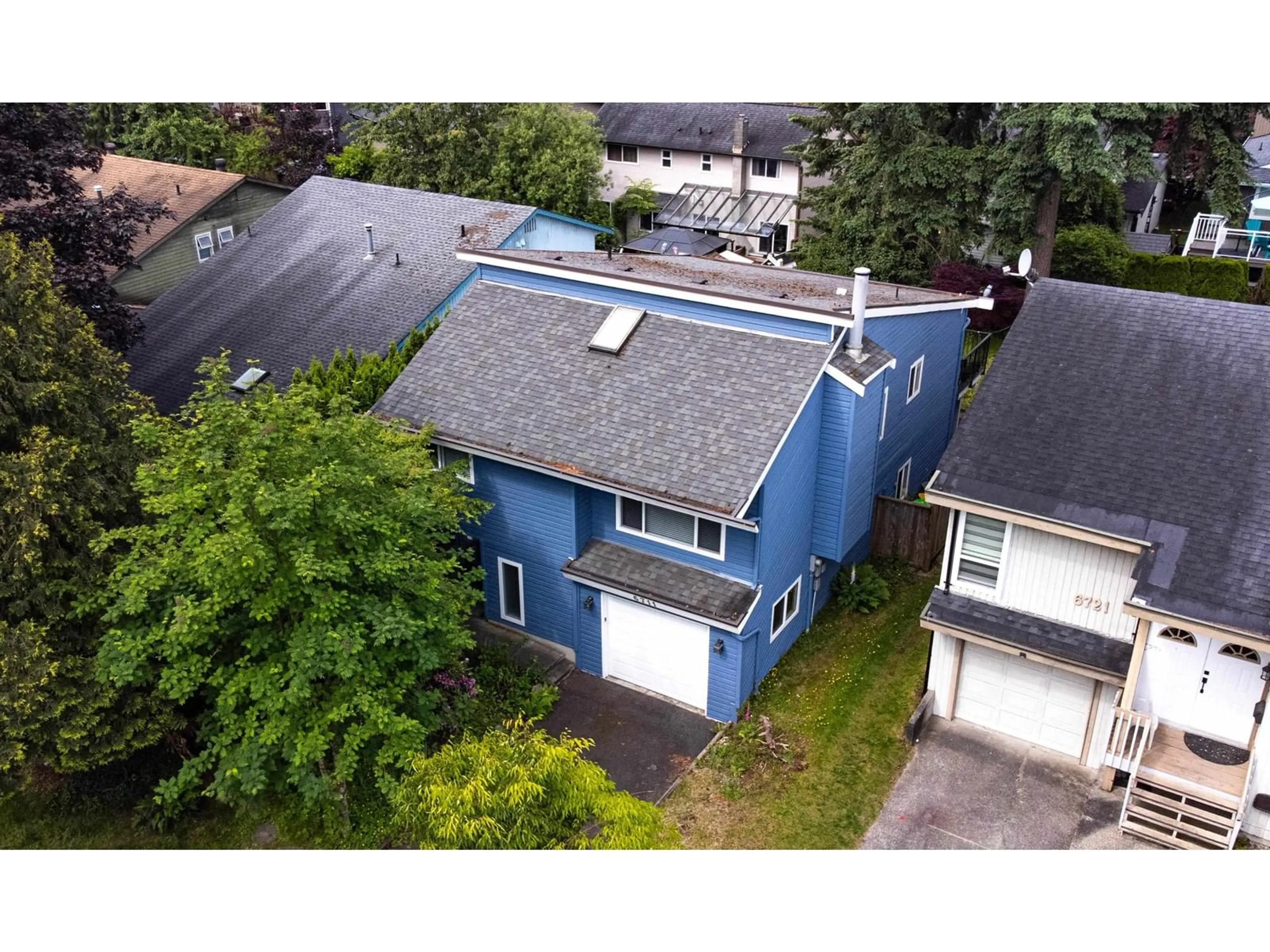 A pic from outside/outdoor area/front of a property/back of a property/a pic from drone, street for 6711 BAKER, Delta British Columbia V4E2T8