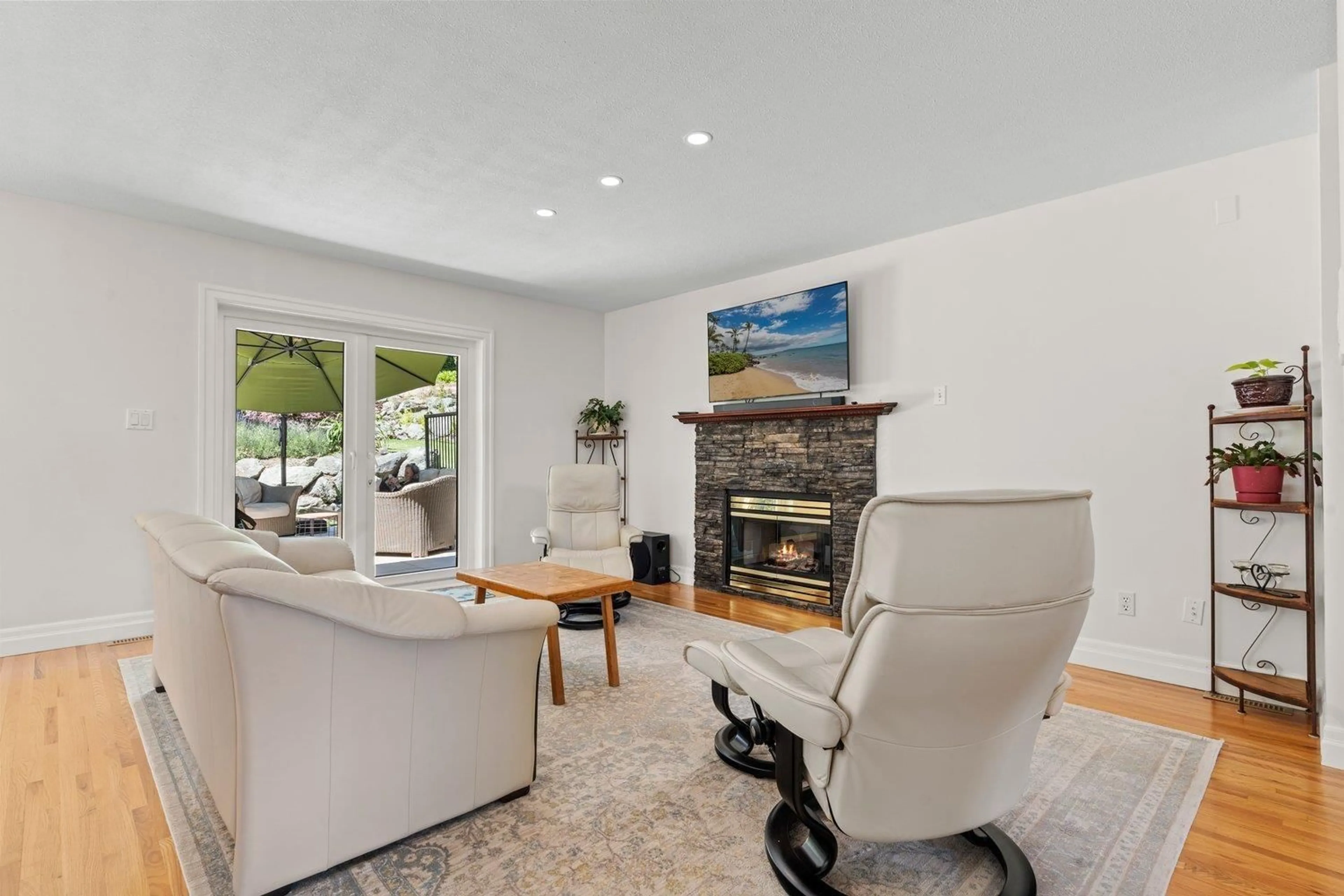 Living room with furniture, unknown for 36477 COUNTRY, Abbotsford British Columbia V3G1M2