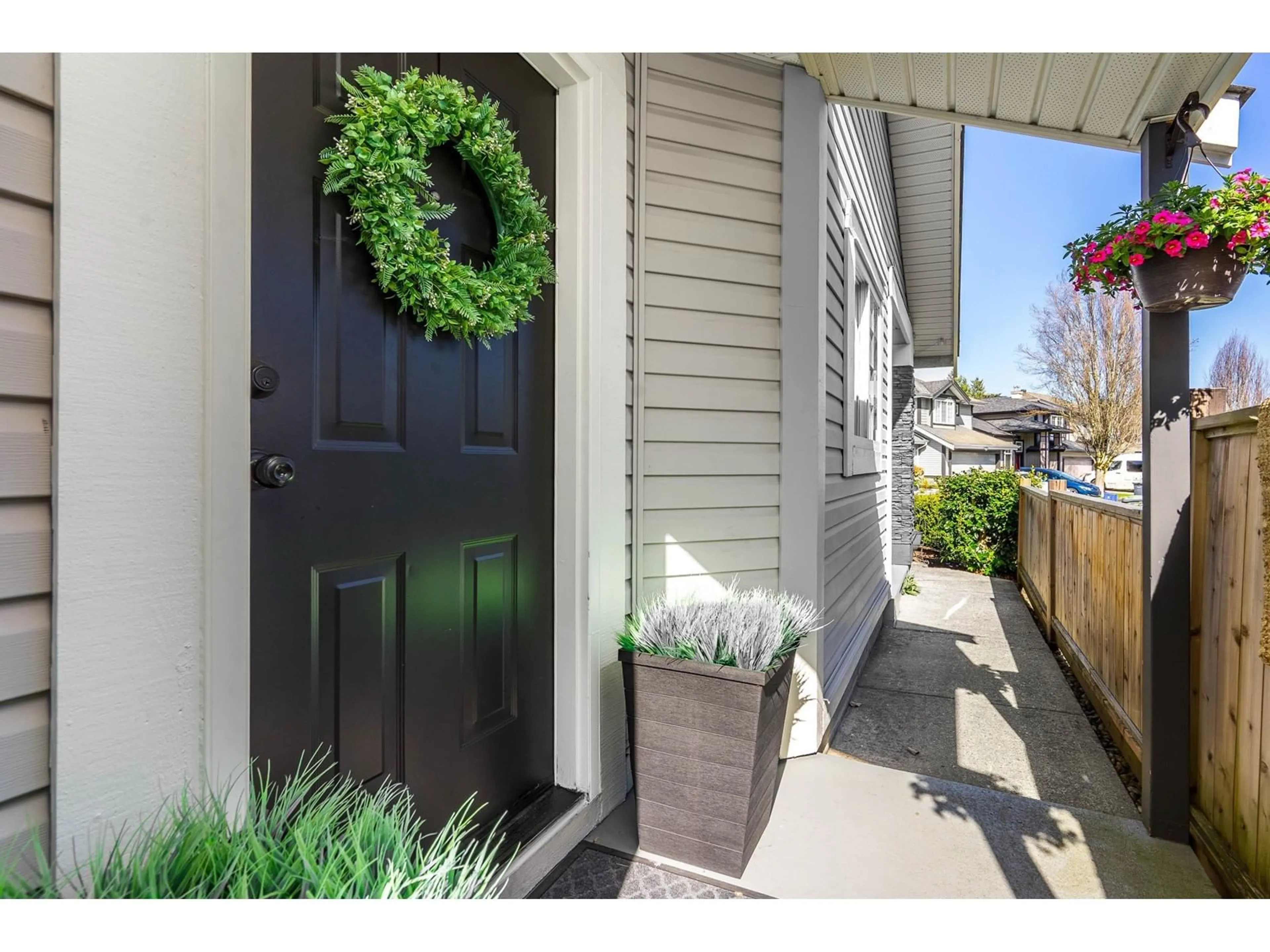 Indoor entryway for 20226 93A, Langley British Columbia V1M3Y7