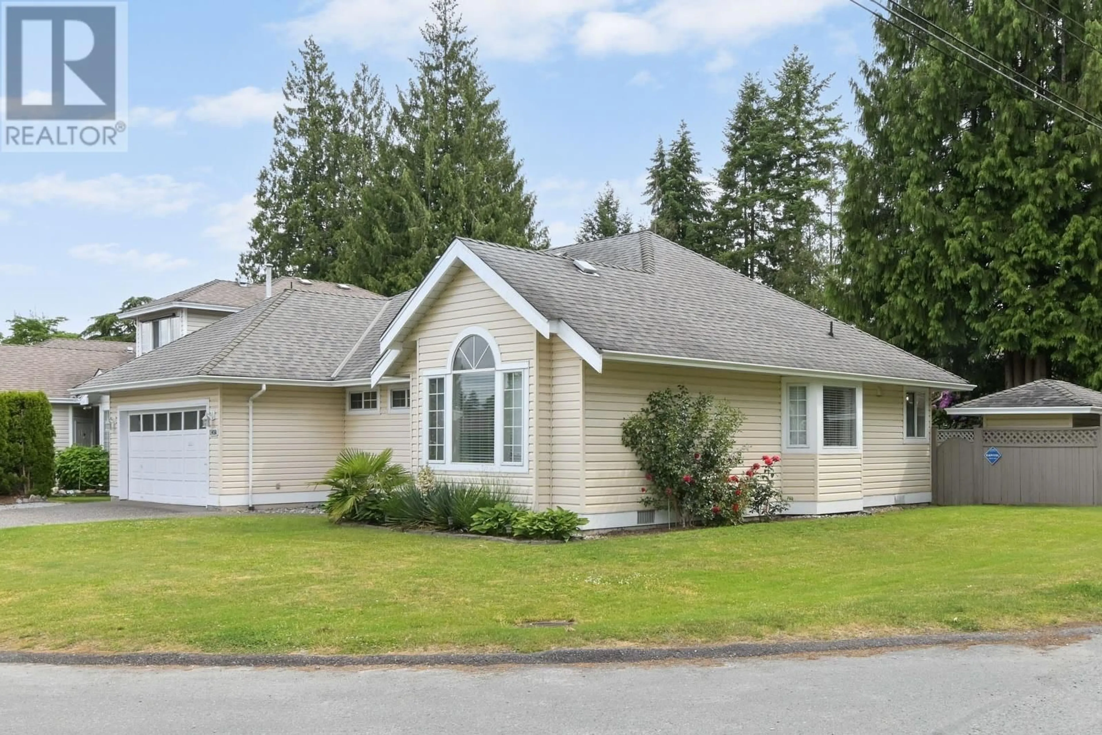 Home with vinyl exterior material, street for 11450 207A STREET, Maple Ridge British Columbia V2X0C7