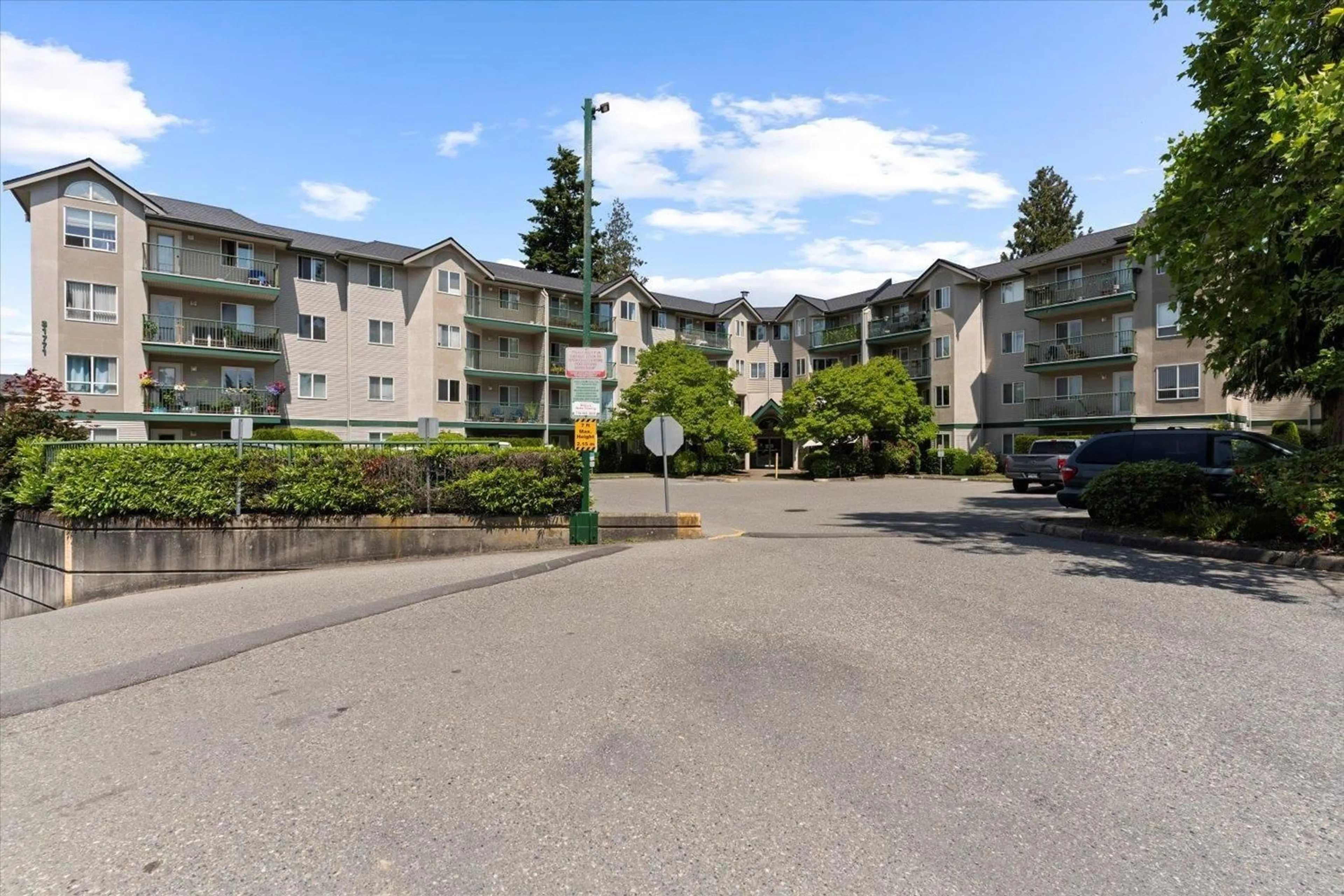 Patio, mountain view for 310 - 31771 PEARDONVILLE, Abbotsford British Columbia V2T5S7