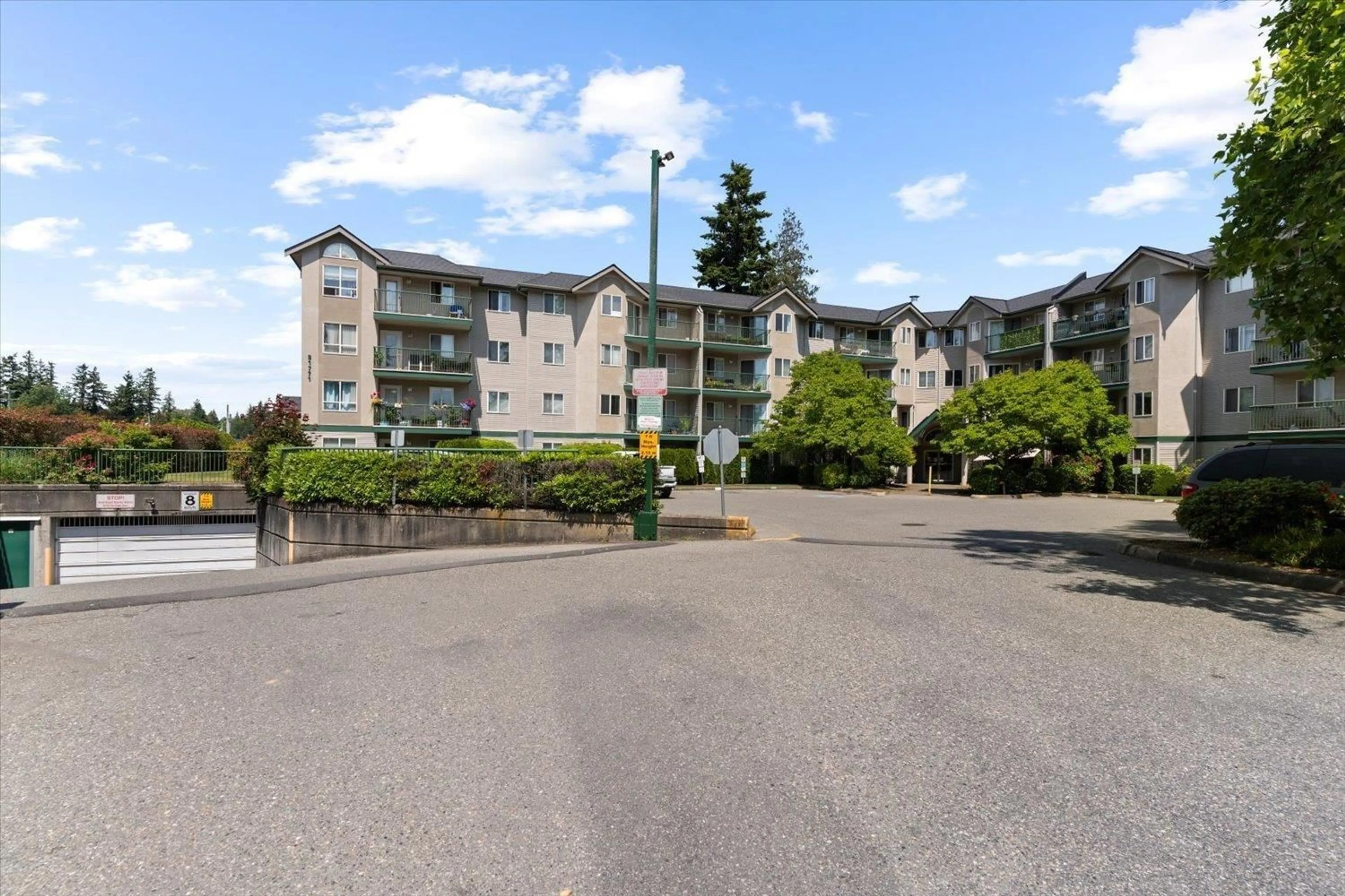Patio, mountain view for 310 - 31771 PEARDONVILLE, Abbotsford British Columbia V2T5S7