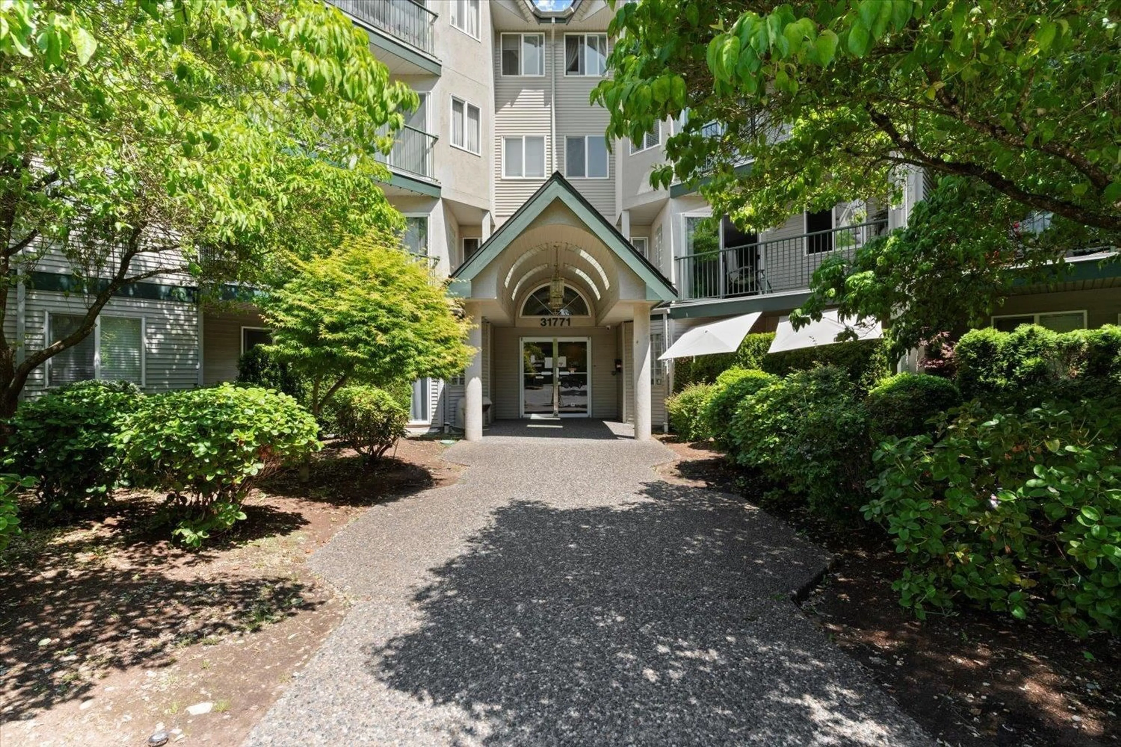 Indoor foyer for 310 - 31771 PEARDONVILLE, Abbotsford British Columbia V2T5S7