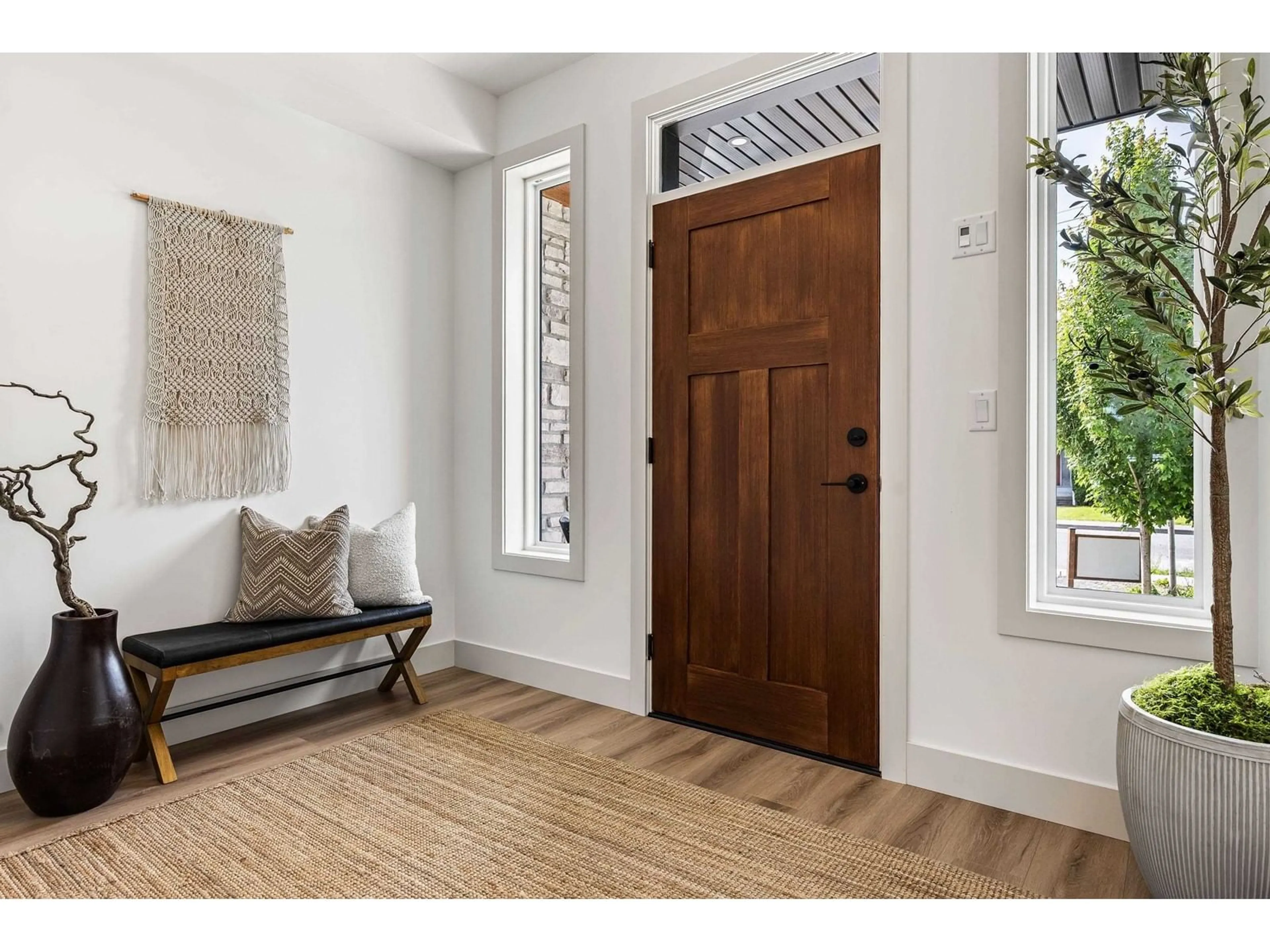 Indoor entryway for 45617 STEVENSON ROAD, Chilliwack British Columbia V2R1M6