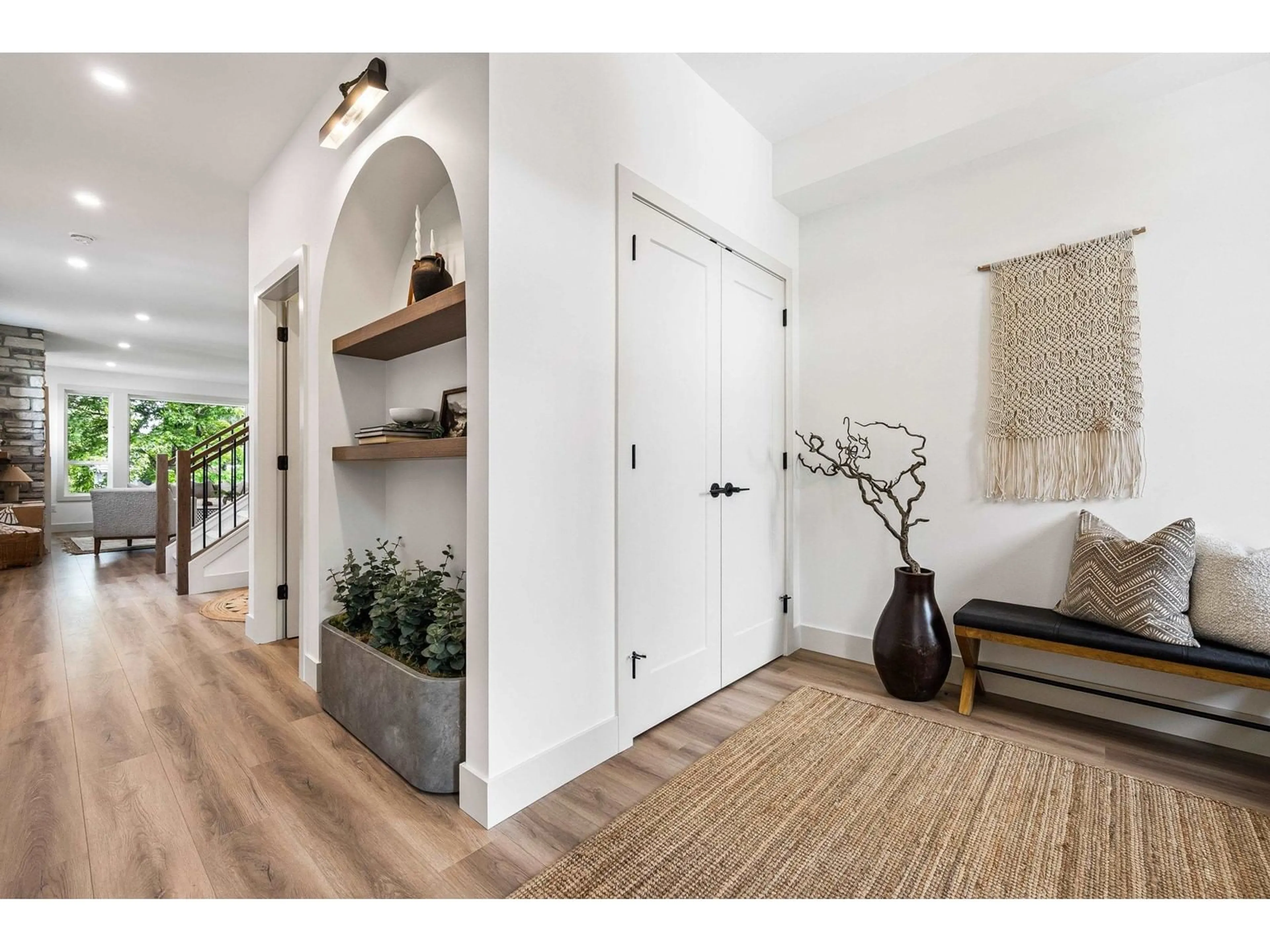 Indoor entryway for 45617 STEVENSON ROAD, Chilliwack British Columbia V2R1M6