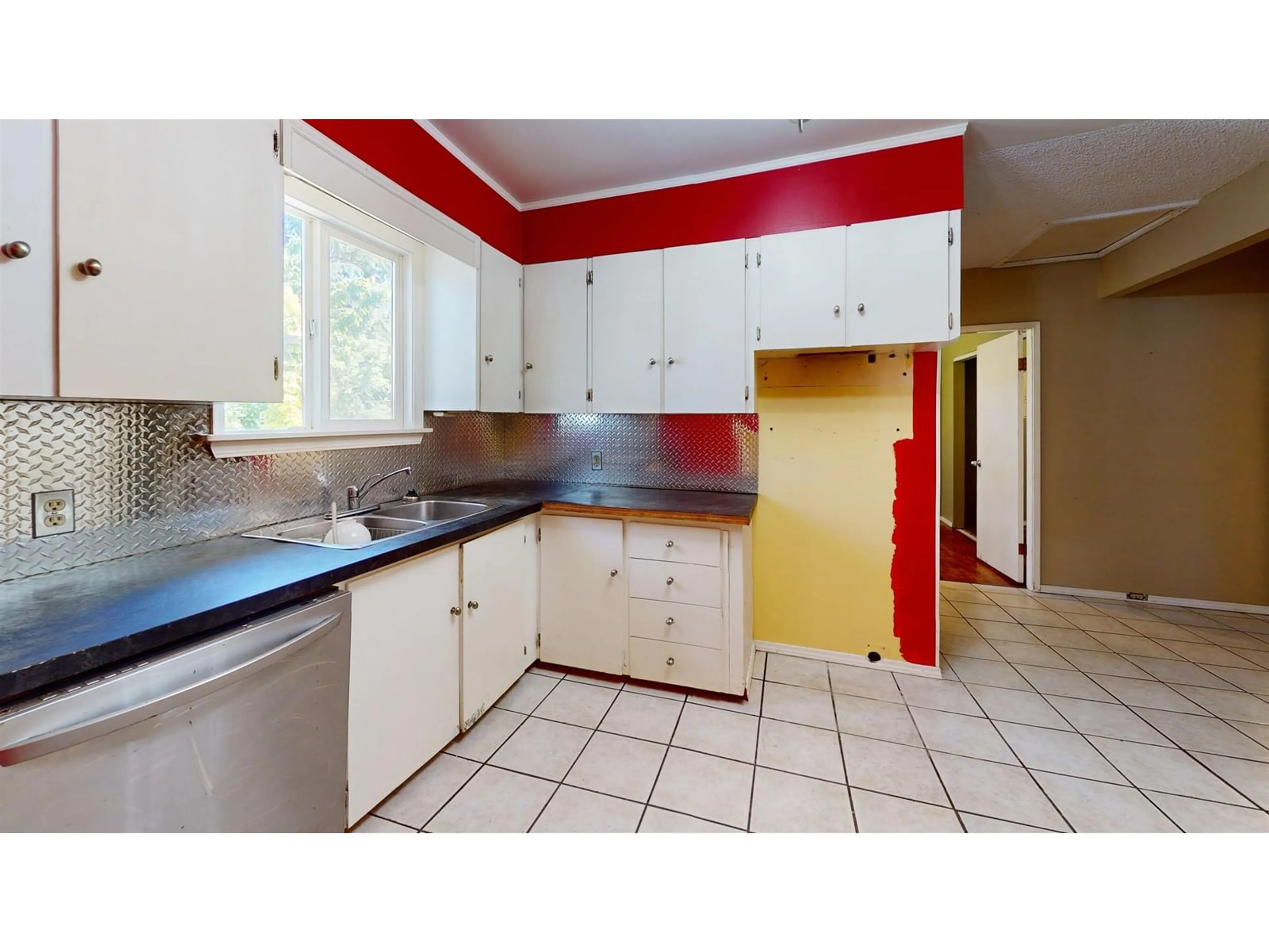 Standard kitchen, unknown for 15463 16A, Surrey British Columbia V4A1T2