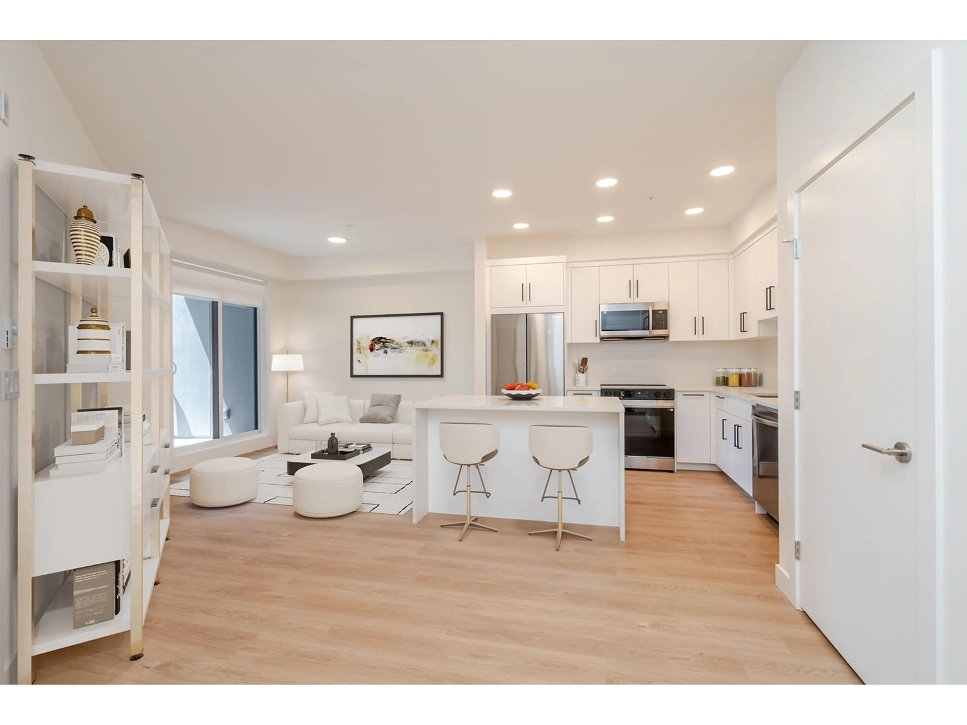 Open concept kitchen, wood/laminate floor for 401 - 33816 SOUTH FRASER, Abbotsford British Columbia V2S2C5